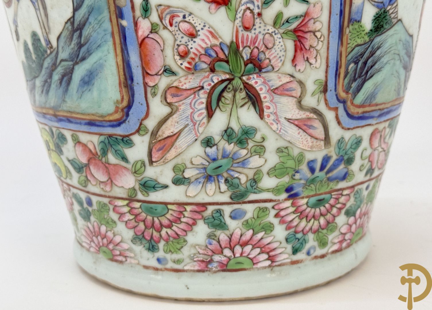 Chinese porseleinen vaas met geanimeerd krijgerdecor en vogeltaferelen