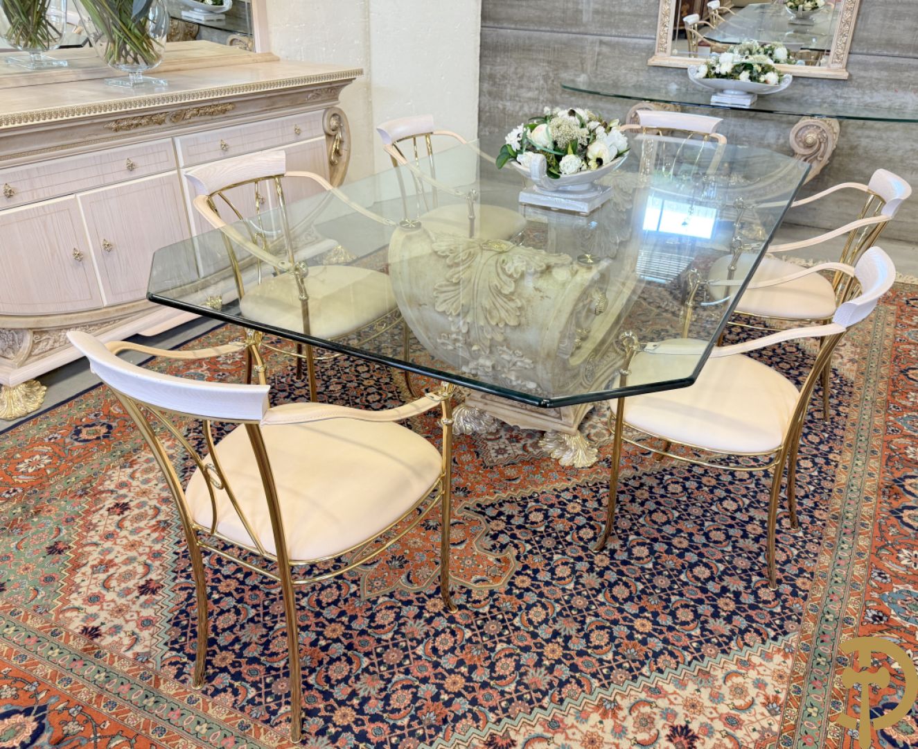 Uitzonderlijke eetkamer bestaande uit dressoir met 4 deuren en 2 lades op voluutvormig onderstel met rocailles opzij en boven met spiegel + bijhorende vitrine + console + spiegel + tafel op voluutvormig onderstel + 6 bijhorende armzetels met koperen frame - uniek ontwerp door de firma Vidal Grau Spaanse makelij, begin jaren 