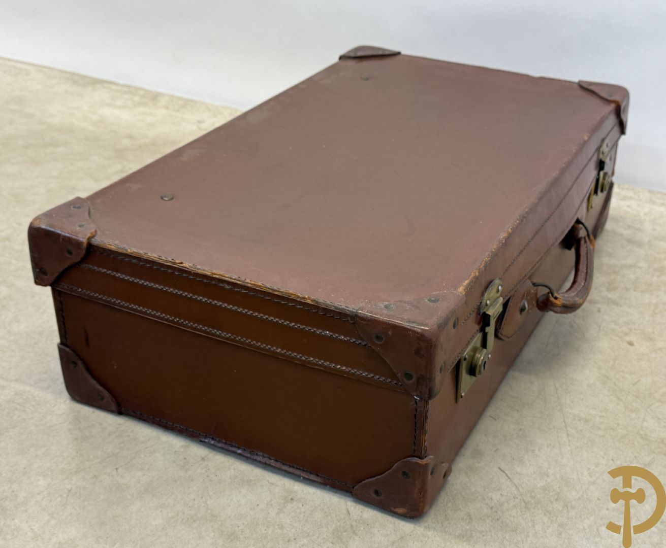 Drie oude lederen valiezen + reistas