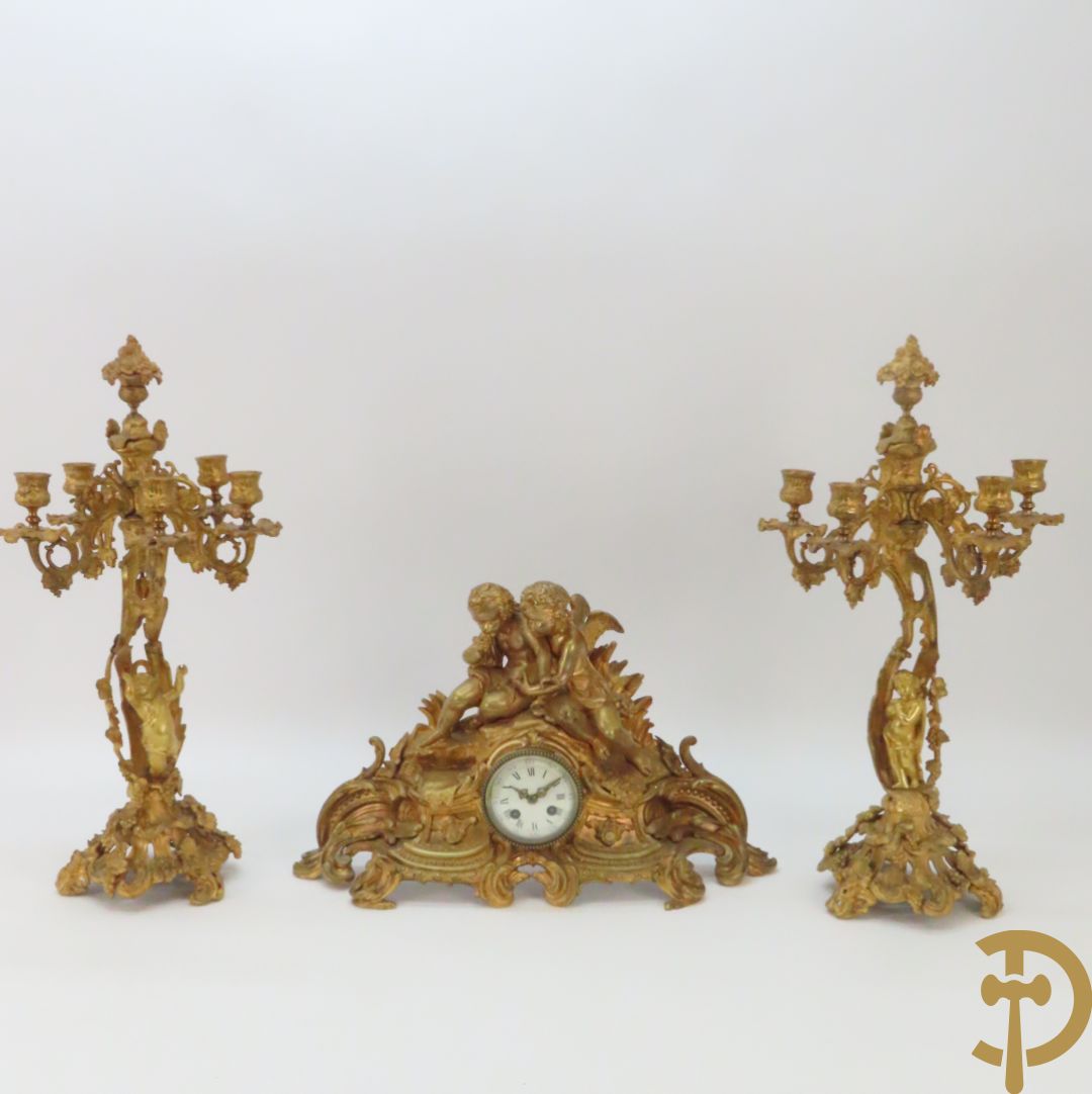 Bronzen schouwklok bezet met 2 cupido