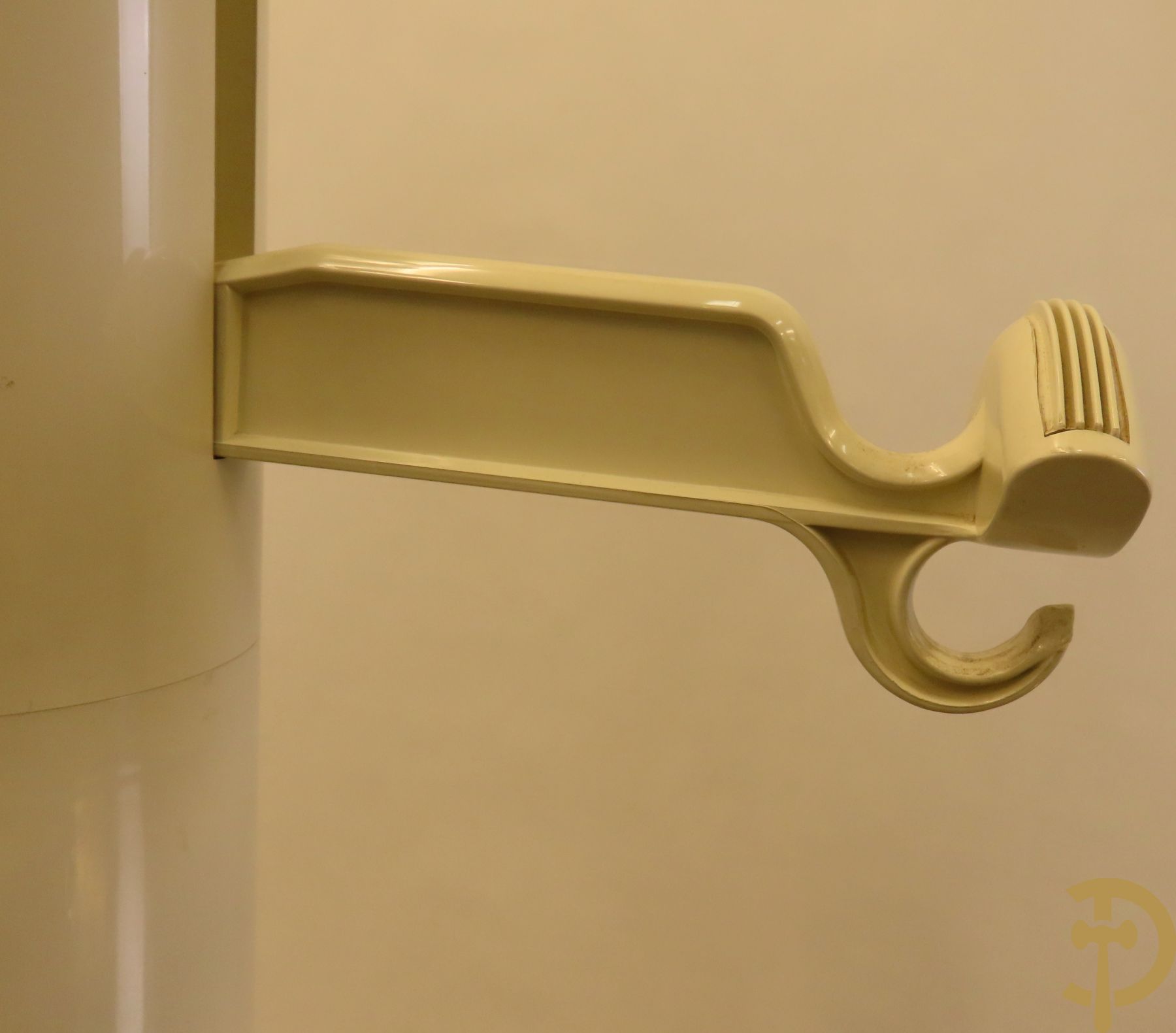 Plexi openklapbare kapstok, onderaan met parapluhouder, model Planta - designer G.C. Piretti voor de firma Anomima Castelli