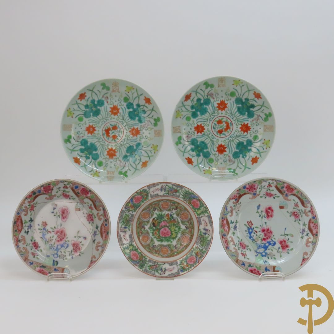 Lot Chinese porseleinen bordjes w.o. Famille rose en Kanton