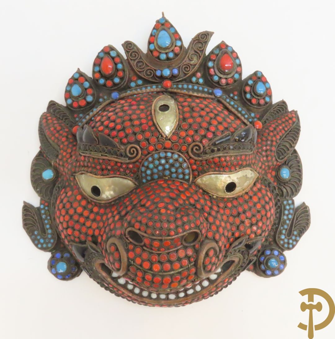 Paar Aziatische koperen maskers met cloisoné techniek