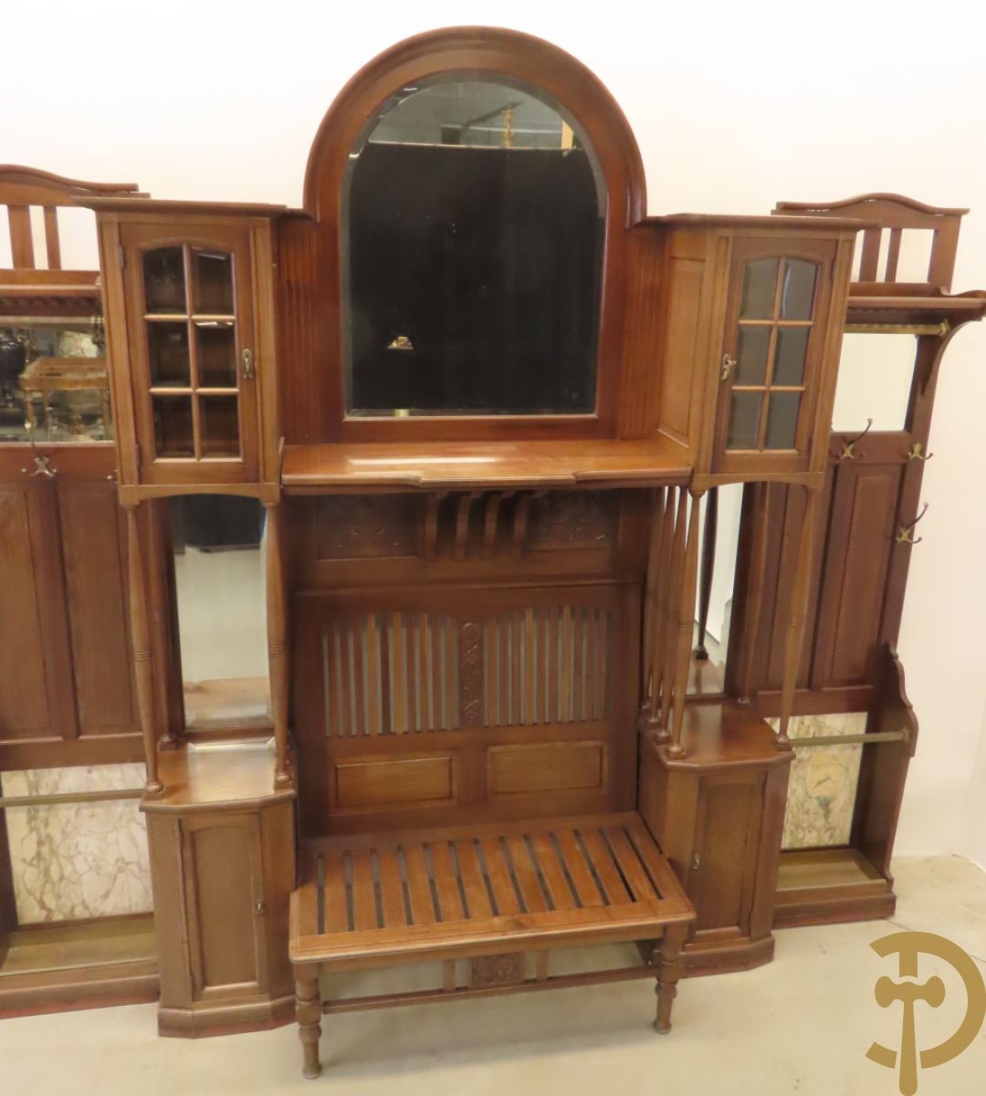 Notelaren Art Deco bank met étagère en paraplustaanders - centraal met spiegel