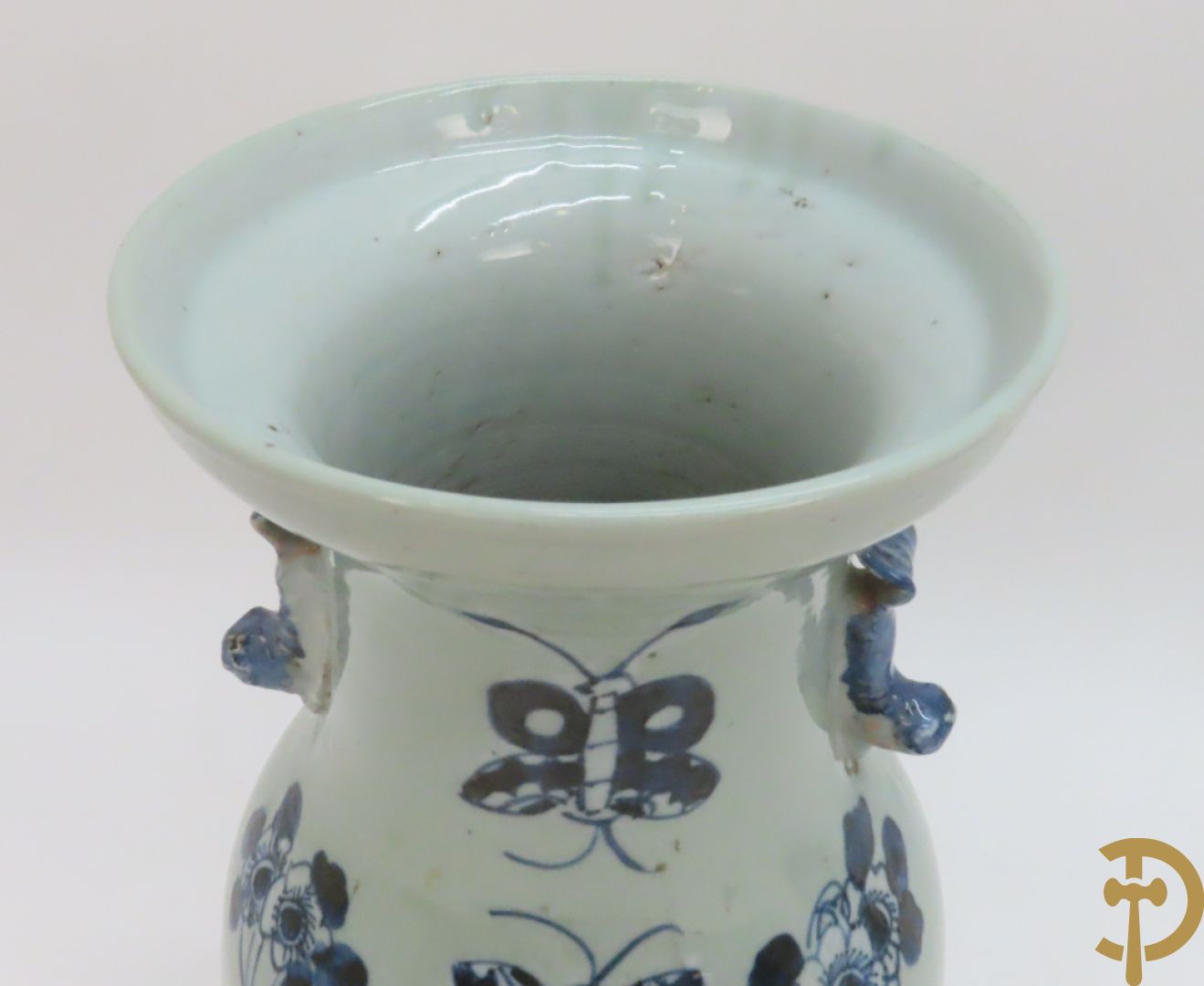 Porseleinen Chinese vaas met bloemendecor + potiche met bloemendecor + tabakspot