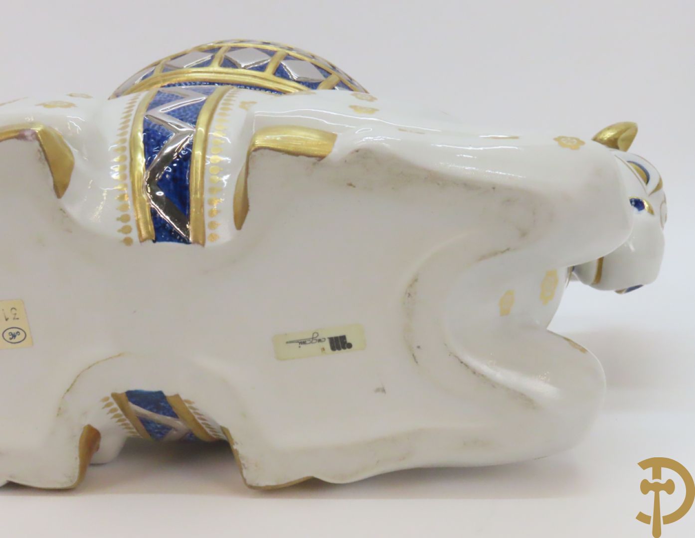 Keramieken beeld met 2 paardenkoppen, centraal met pique fleur, Italiaans, onderaan gemerkt Mangani