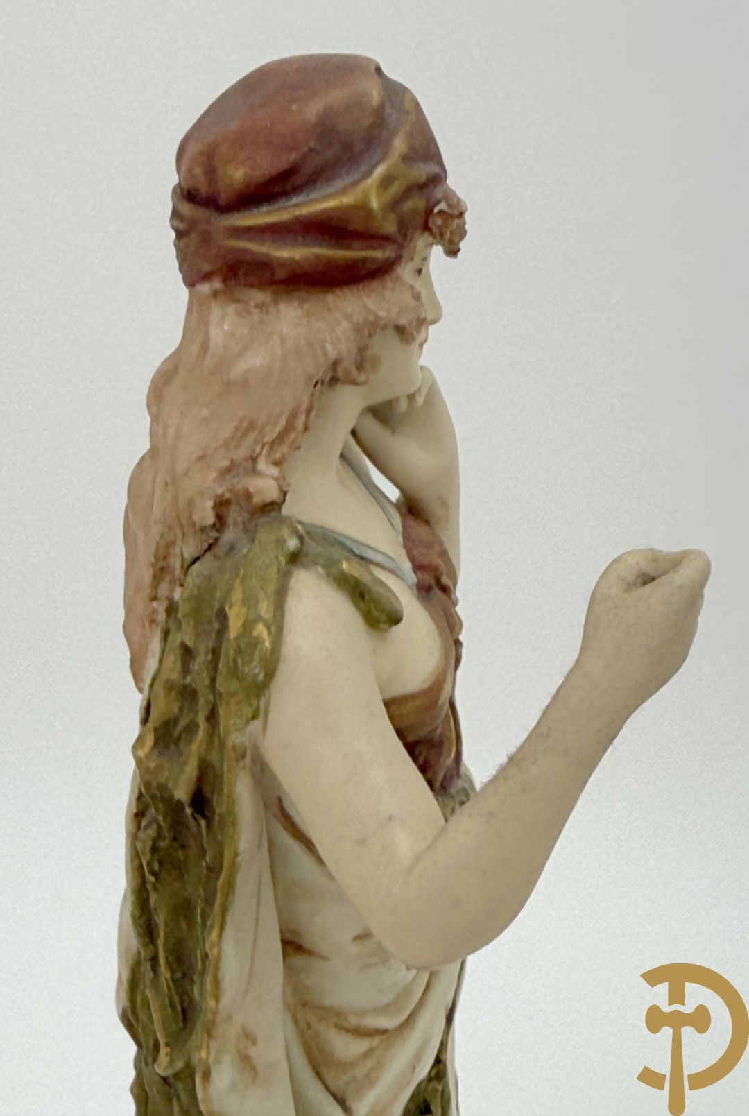 Herderspaar met ram in Royal Dux, onderaan gemerkt 351 en 352