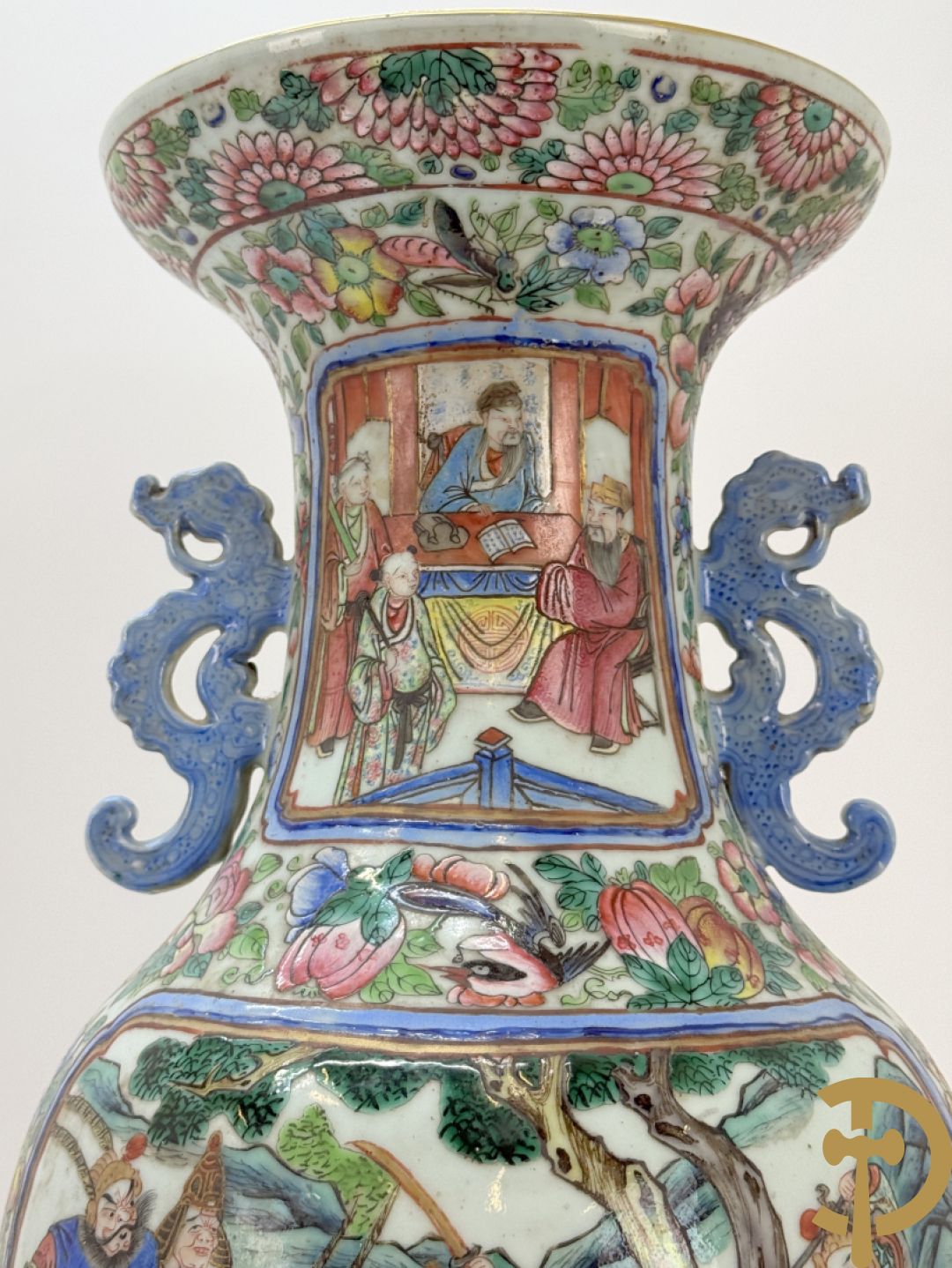 Chinese porseleinen vaas met geanimeerd krijgerdecor en vogeltaferelen