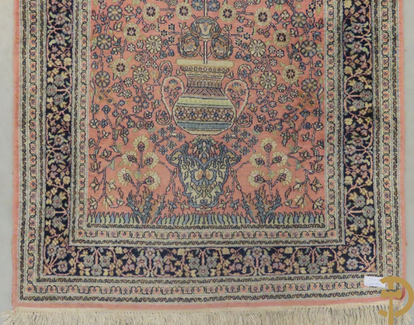 Oosters handgeknoopte loper zijde op katoen met amfoor en bloemenmotieven