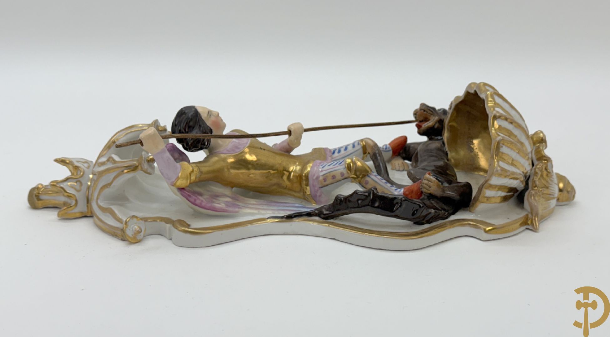 Meerkleurig Vieuw Paris wijwatervat met Sint Michael doodt de draak