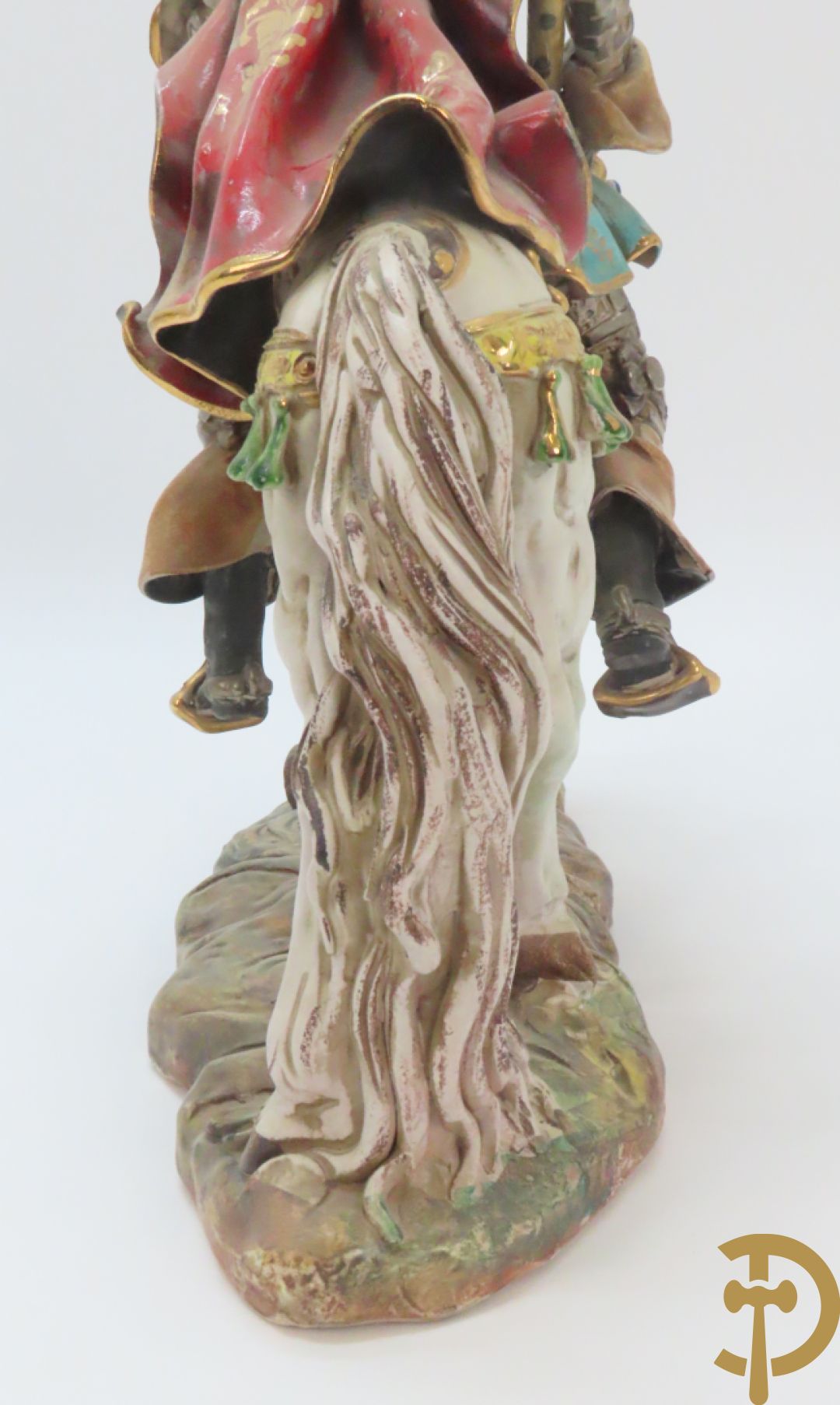 Beeld van Don Quichotte iop zijn paard n Italiaanse meerkleurige faience, Marioni P. gemerkt onderaan