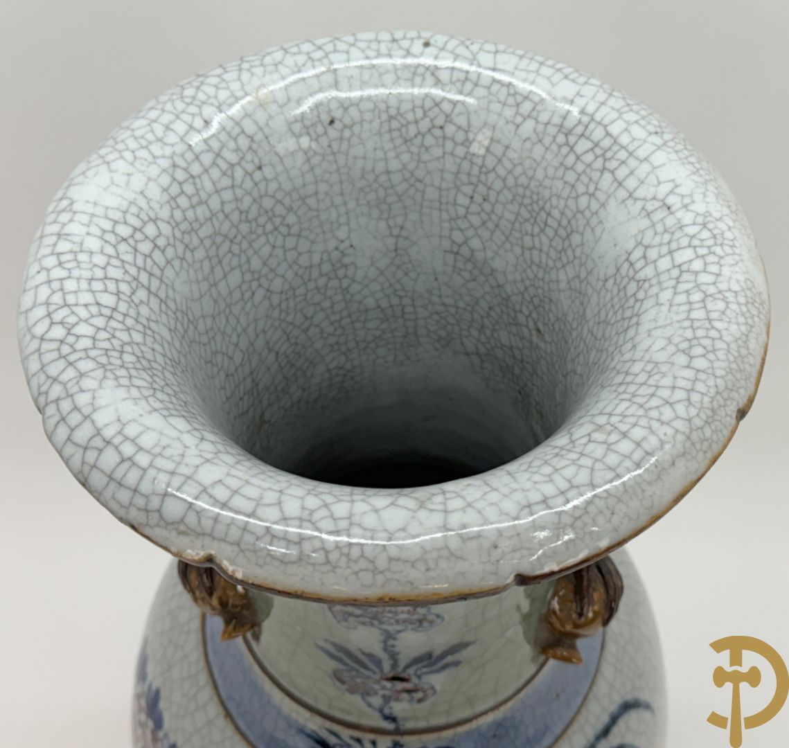 Chinese porseleinen blauw/witte Nankin vaas met bloemen- en vogeldecor en bezet met vruchten