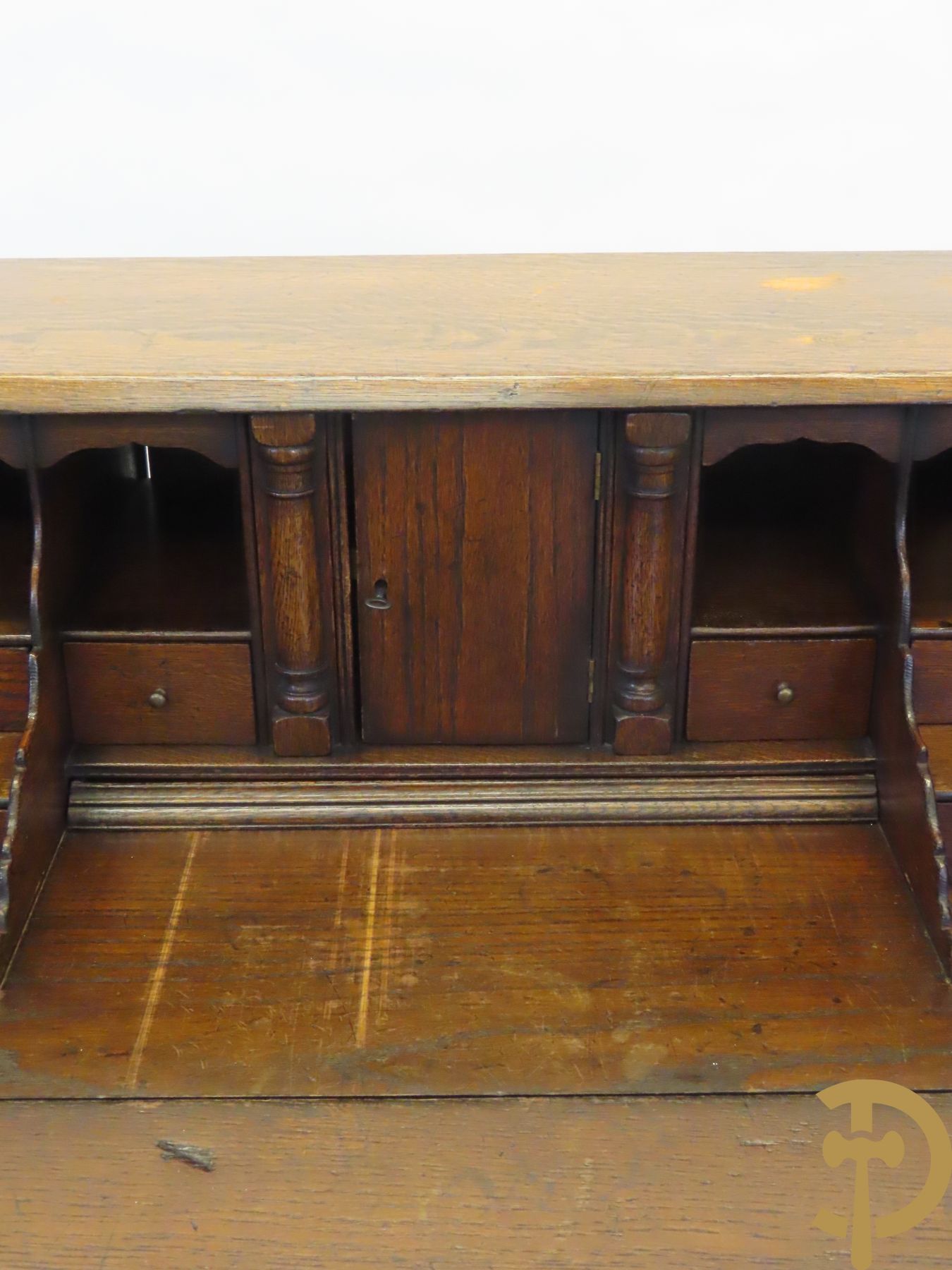 Massief eiken Engelse klapsecretaire met mooi interieur, schrijfblad en 6 lades