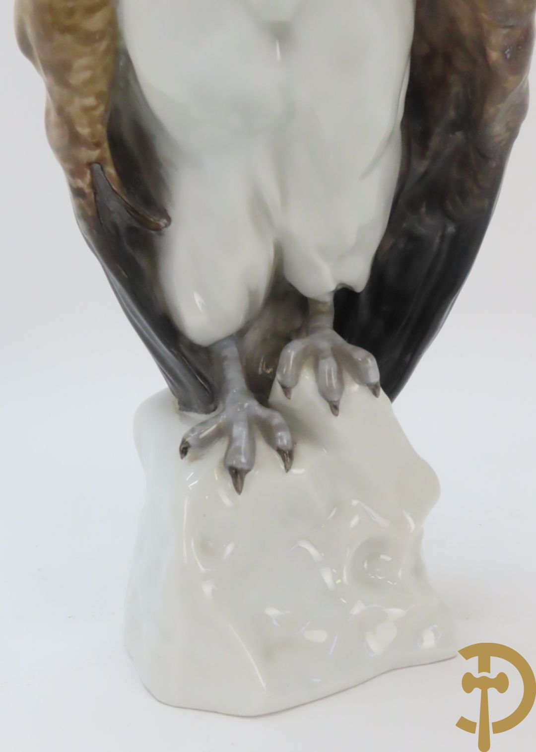 Porseleinen vogel Condor, onderaan gemerkt K/C nummer 2332