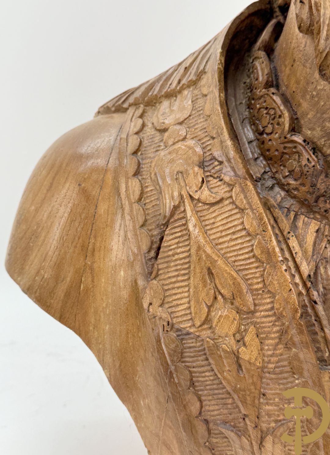 Houtgesculpteerde buste van Sint Elooi