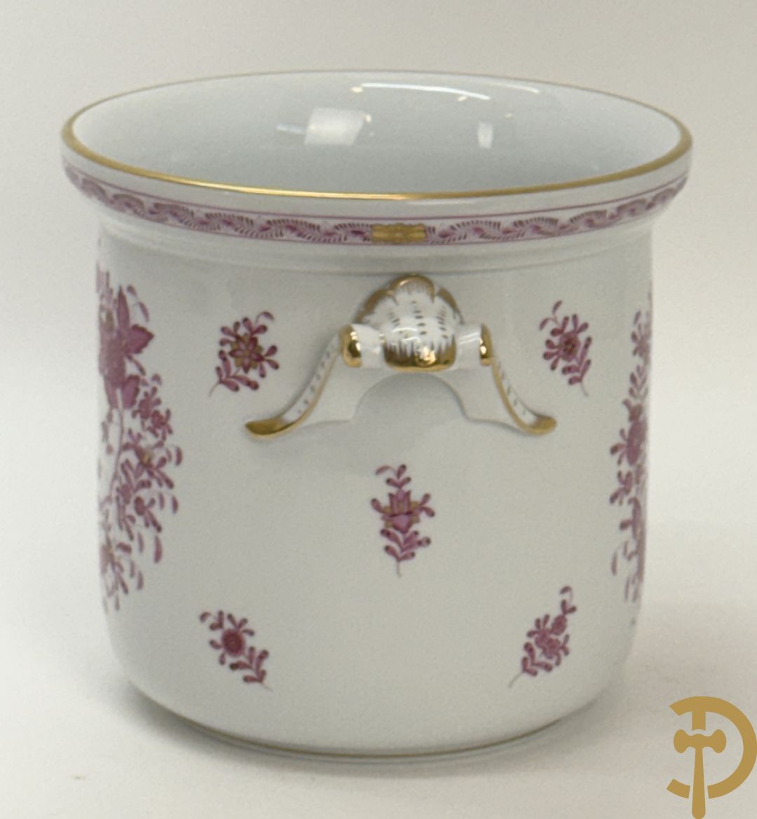 Porseleinen coupe met bloemendecor en 2 oren gemerkt Herent