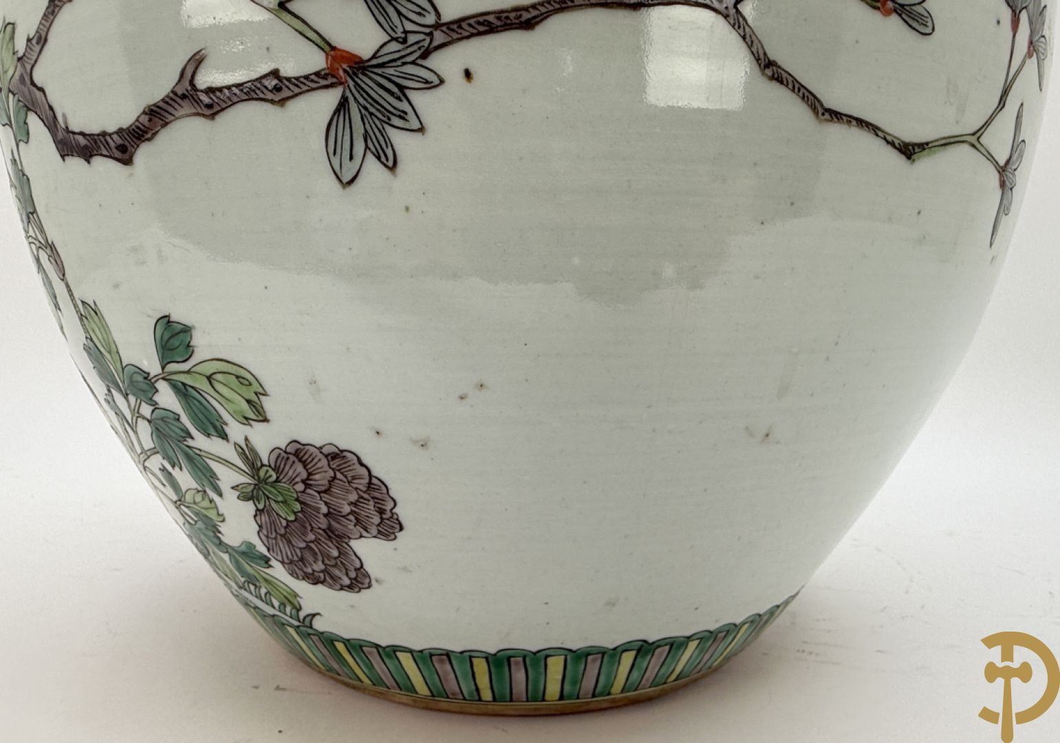 Chinese porseleinen cacheot met bloemen en vogeldecor