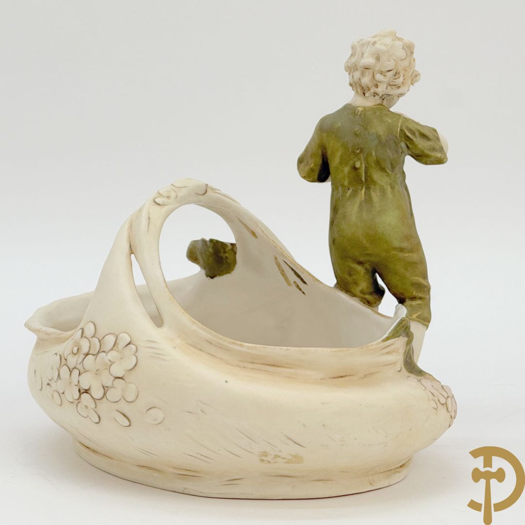 Royal Dux coupe met jongeman en fruitdecor, nummer 1248