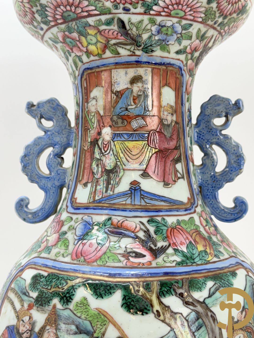 Chinese porseleinen vaas met geanimeerd krijgerdecor en vogeltaferelen