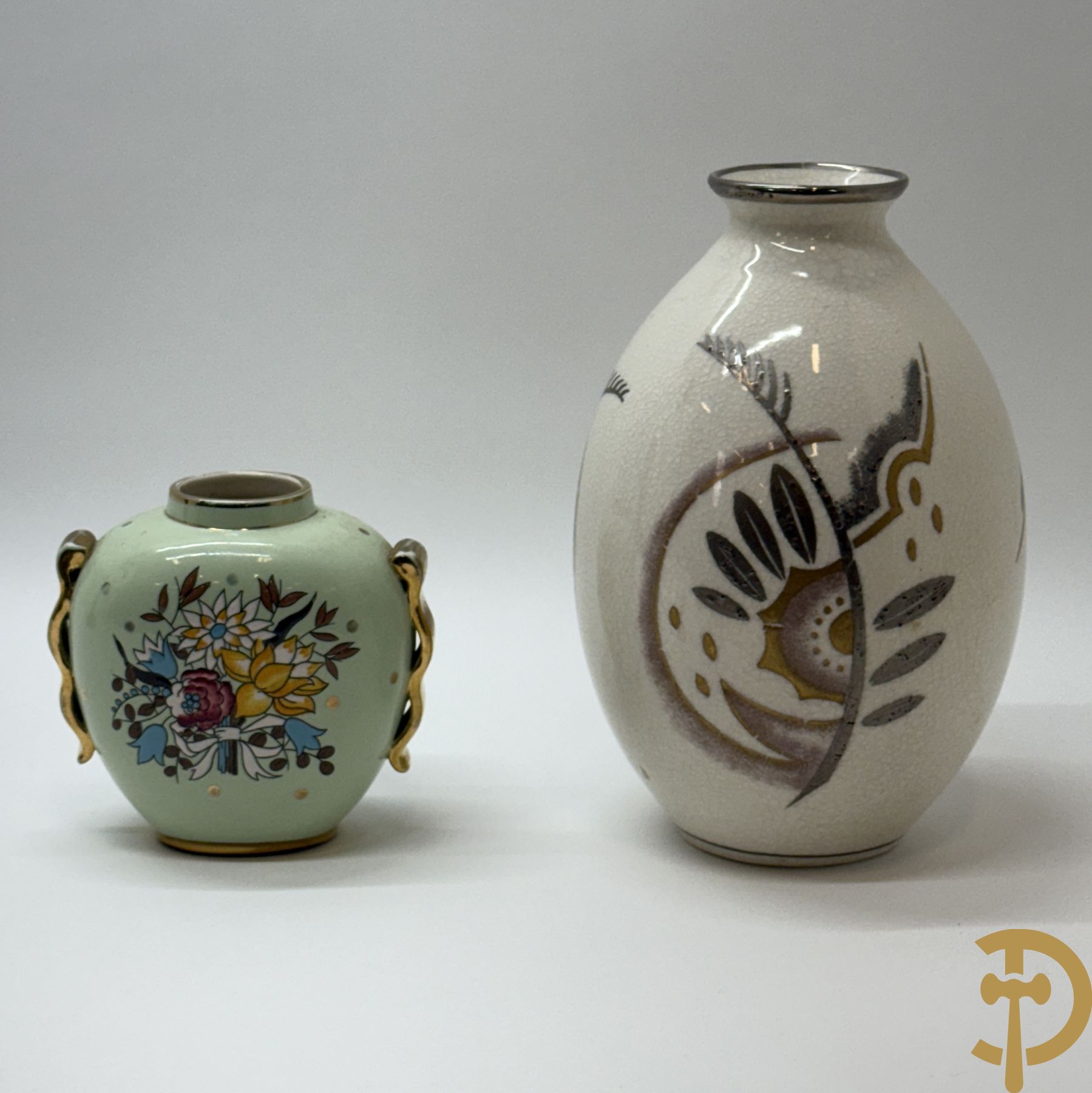 Boch La Louvière vaas met gestyleerd bloemenmotief en Art deco decor D1781 + Kleine Boch vaas met bloemendecor, decor 5525