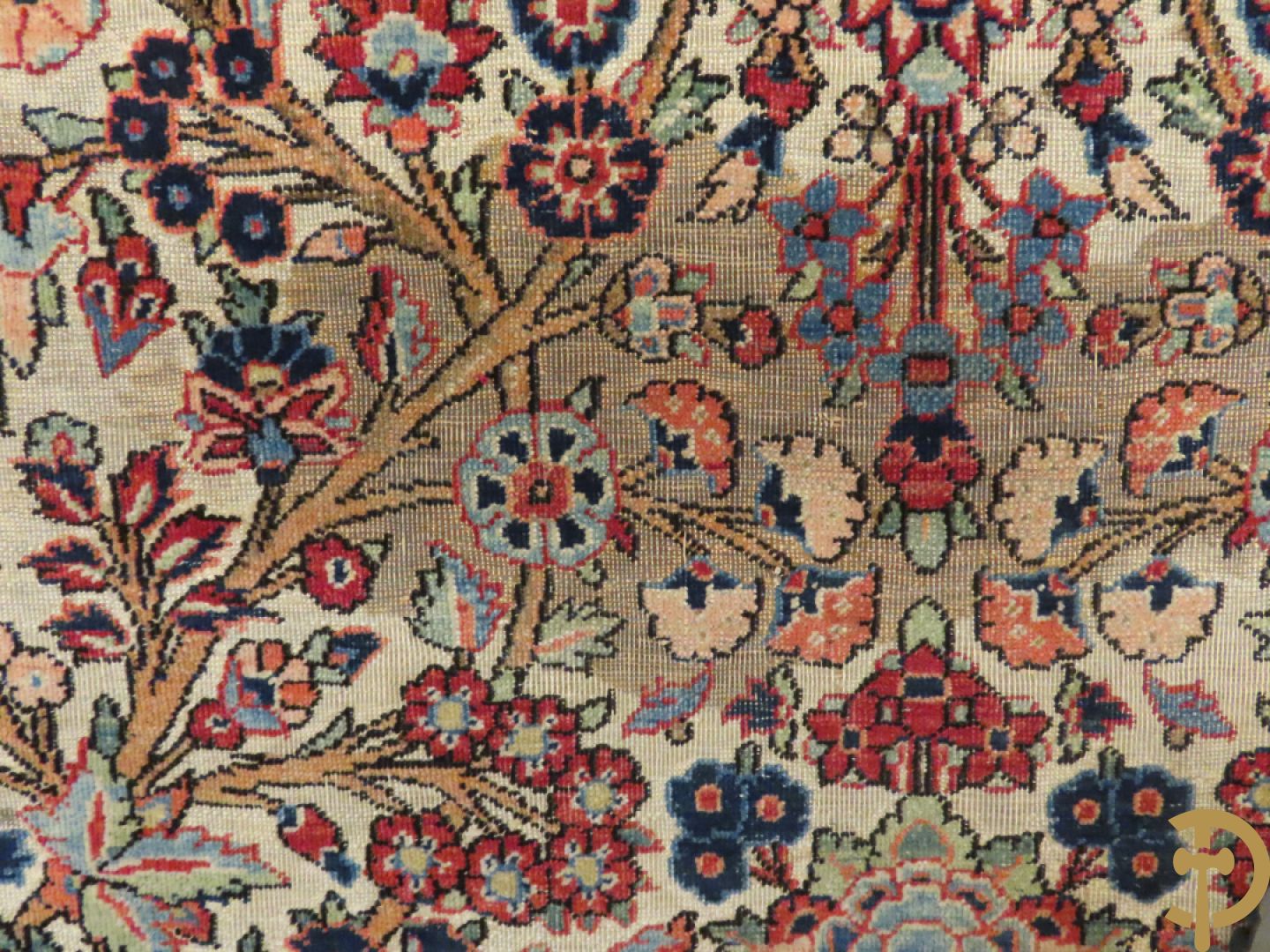 Oosters handgeknoopt tapijt Tabriz met amfoor, bloemen en levensboom