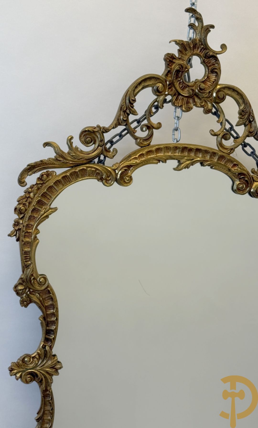 Koperen sierconsole Louis XV stijl met wit marmeren blad op 4 voluutvormige poten + bijhorende spiegel