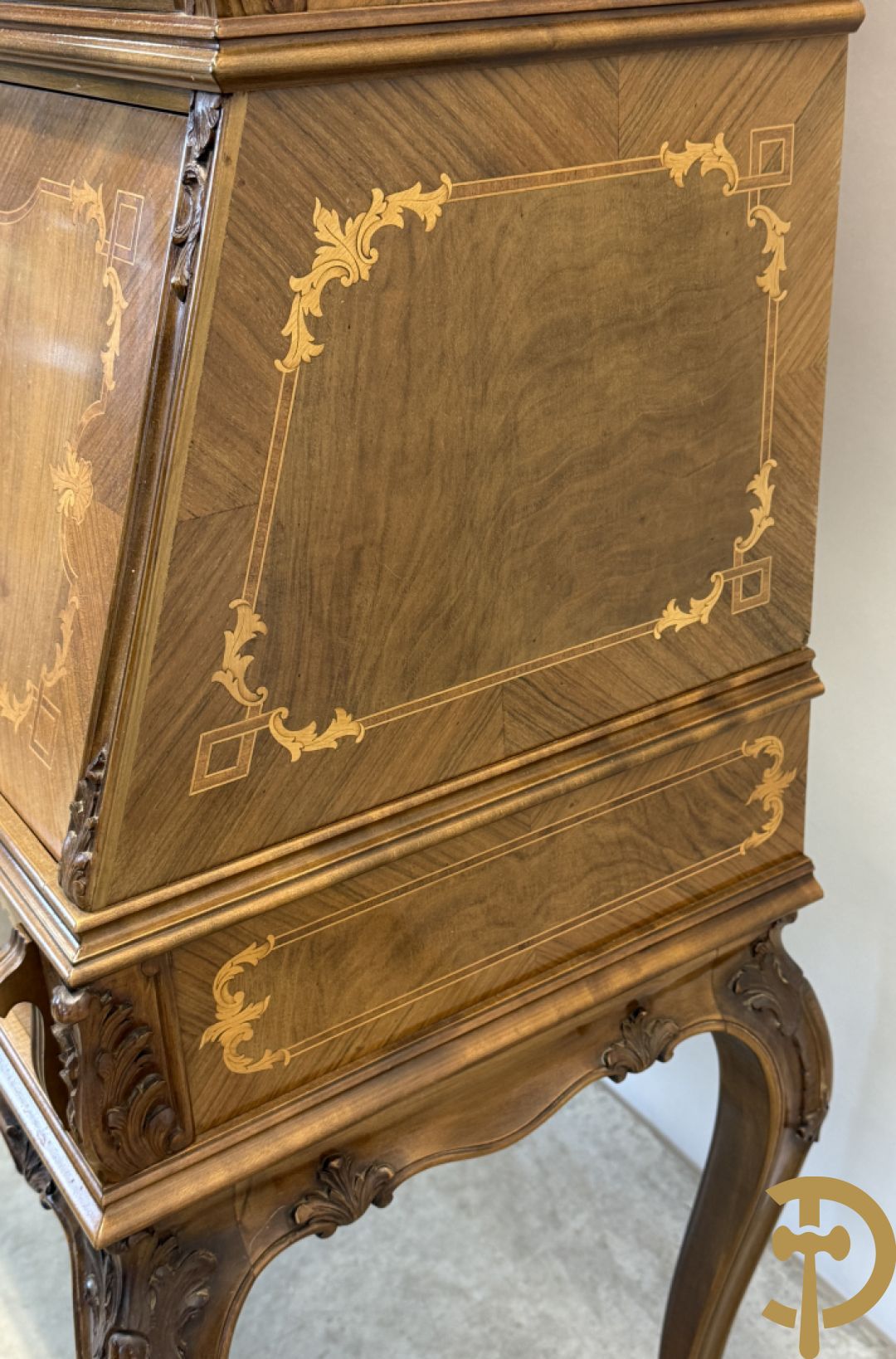 Notelaren secretaire met vitrine, Louis XV