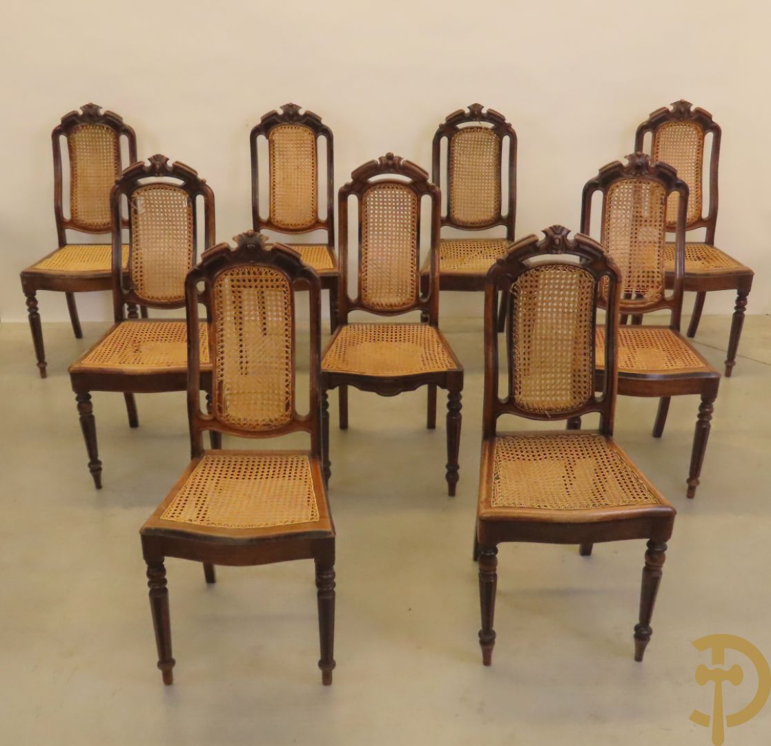 Negen Louis Philippe stoelen met gecanneerde zitting