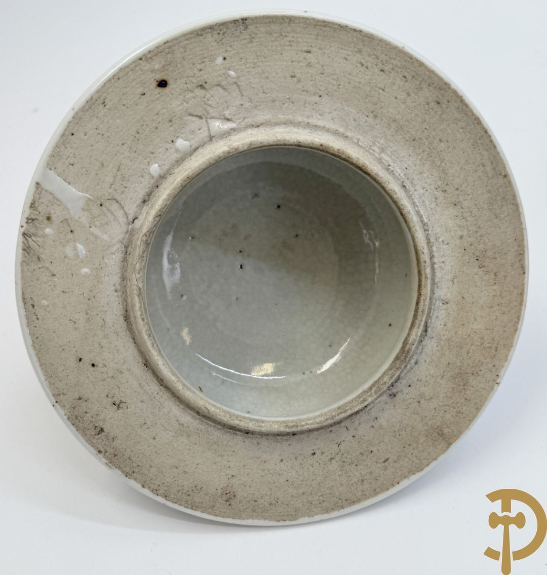 Paar Chinese dekselpotiches in blauw wit porselein met bloemendecor en accanthusranken