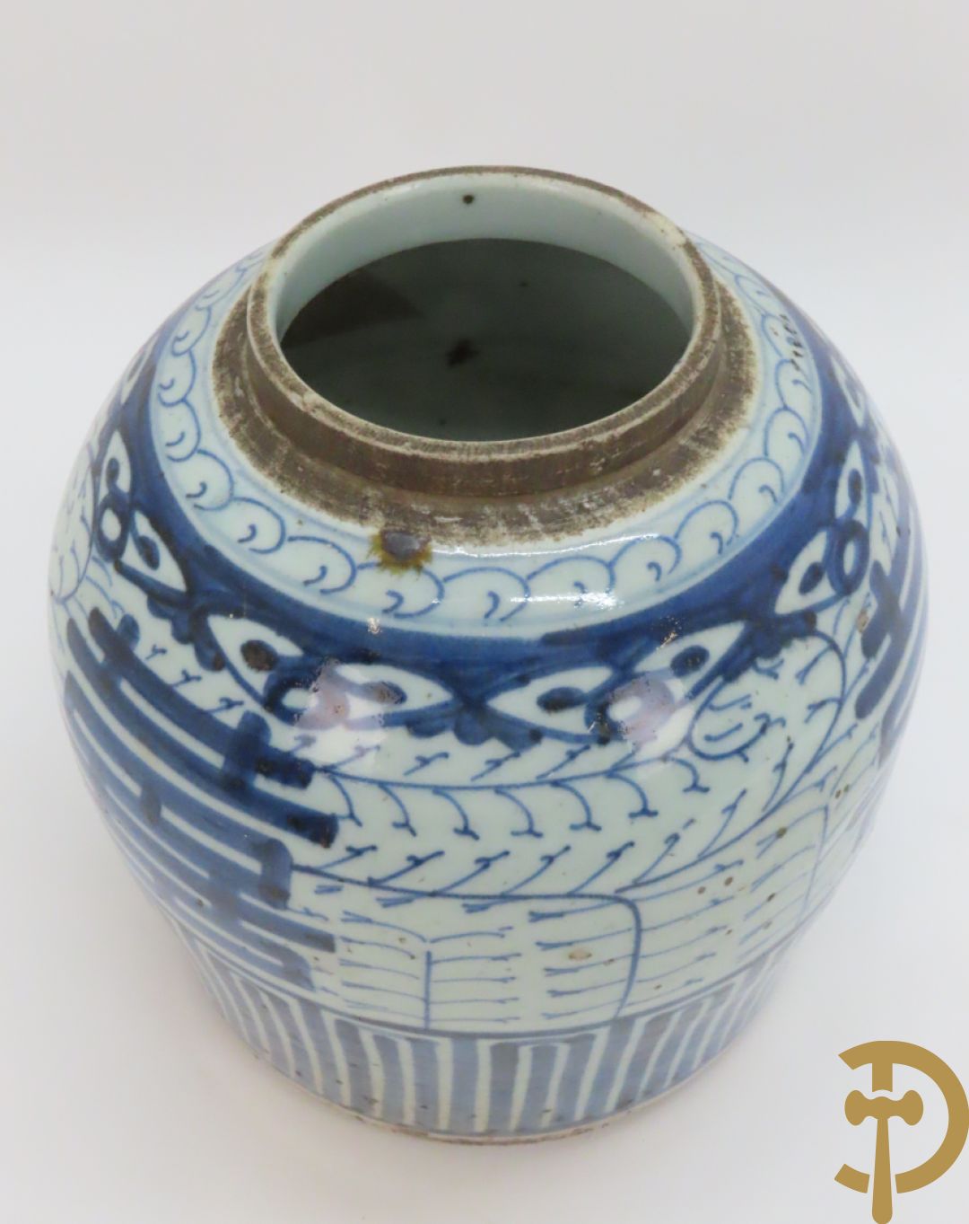 Porseleinen Chinese vaas met bloemendecor + potiche met bloemendecor + tabakspot