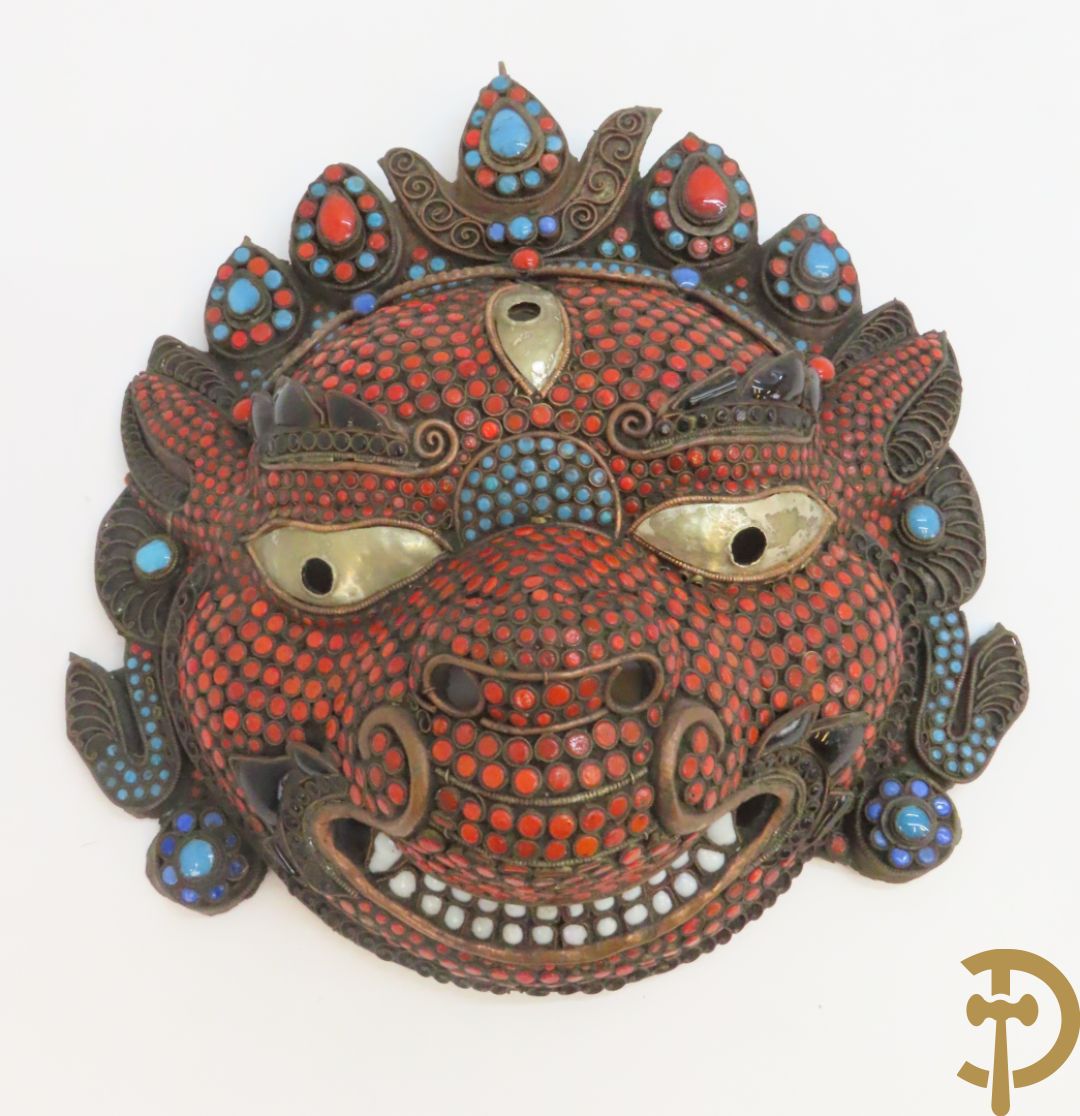 Paar Aziatische koperen maskers met cloisoné techniek