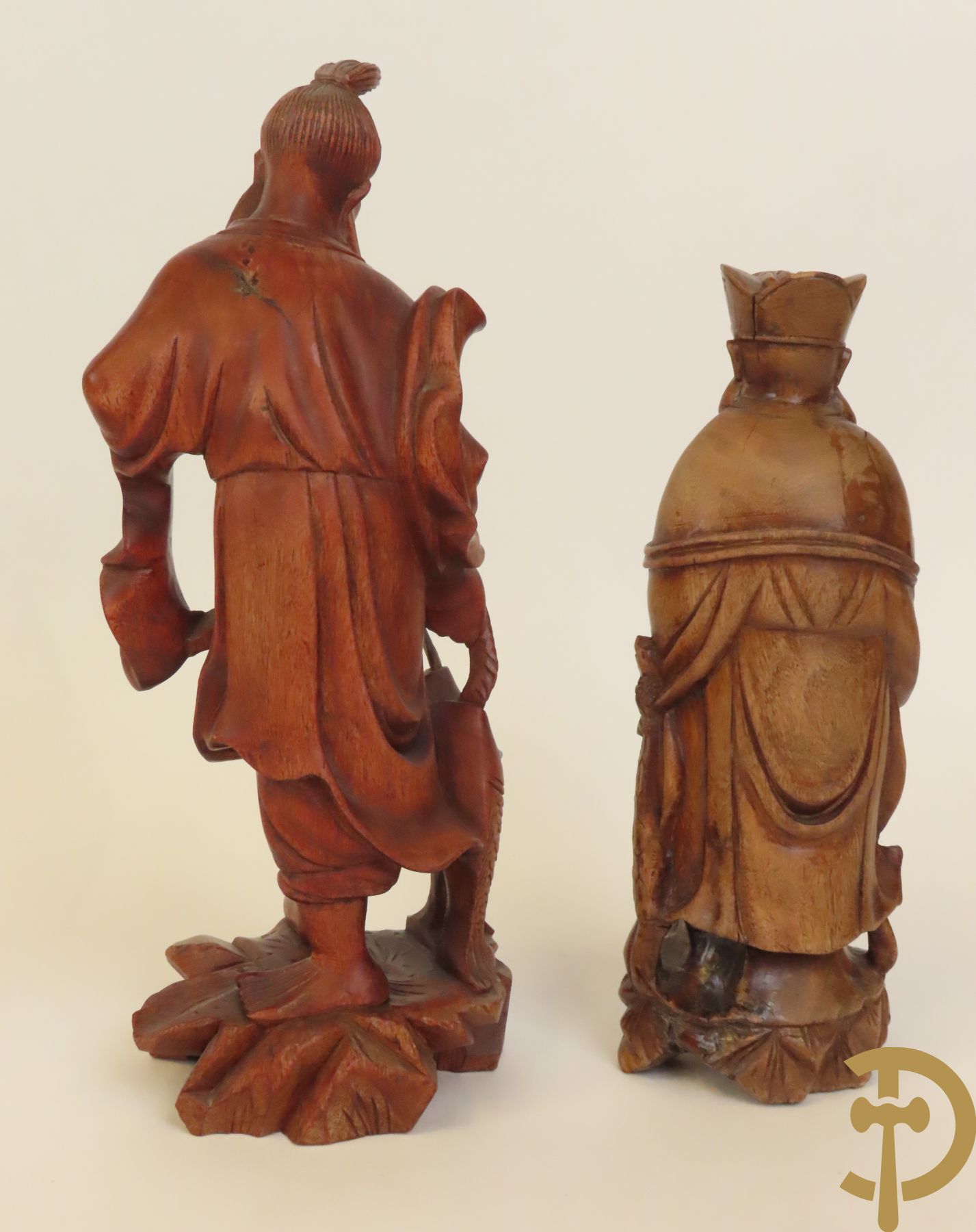 Aziatica bestaande uit bronzen zittende boedisatsvat onder boom, 2 bronzen olifanten met Indische figuren, bronzen zittende boedha, 4 Aziatische houtsculpturen van wijsgeren, Japanse dame in Satsumat en gipsen geknielde geisha