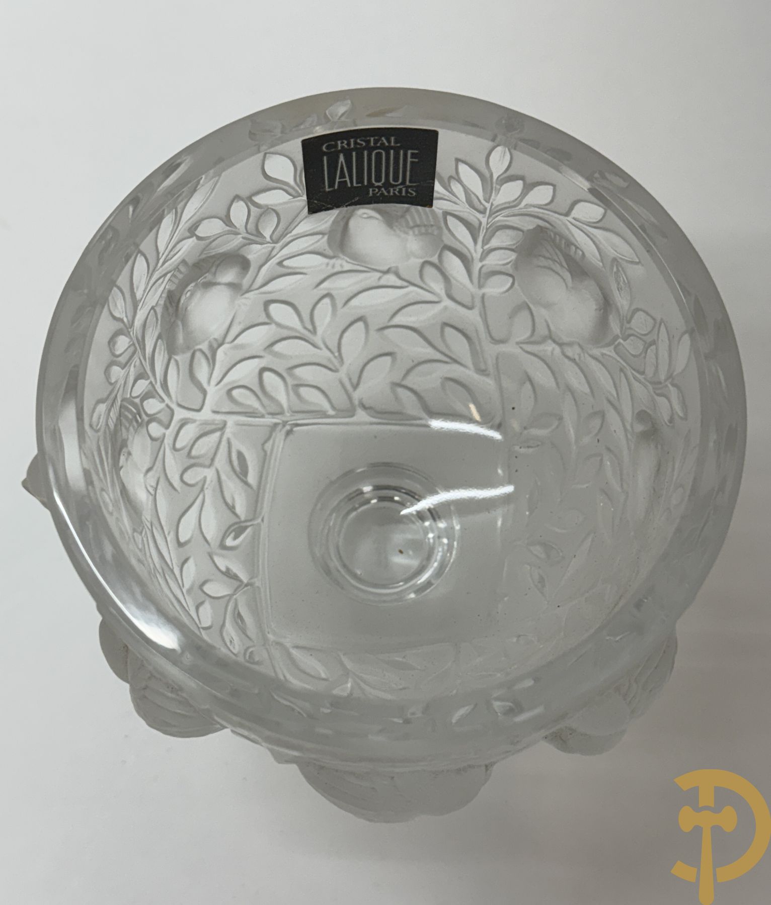 Coupe van glaspasta met vogel- en bloemendecor, Lalique France getekend