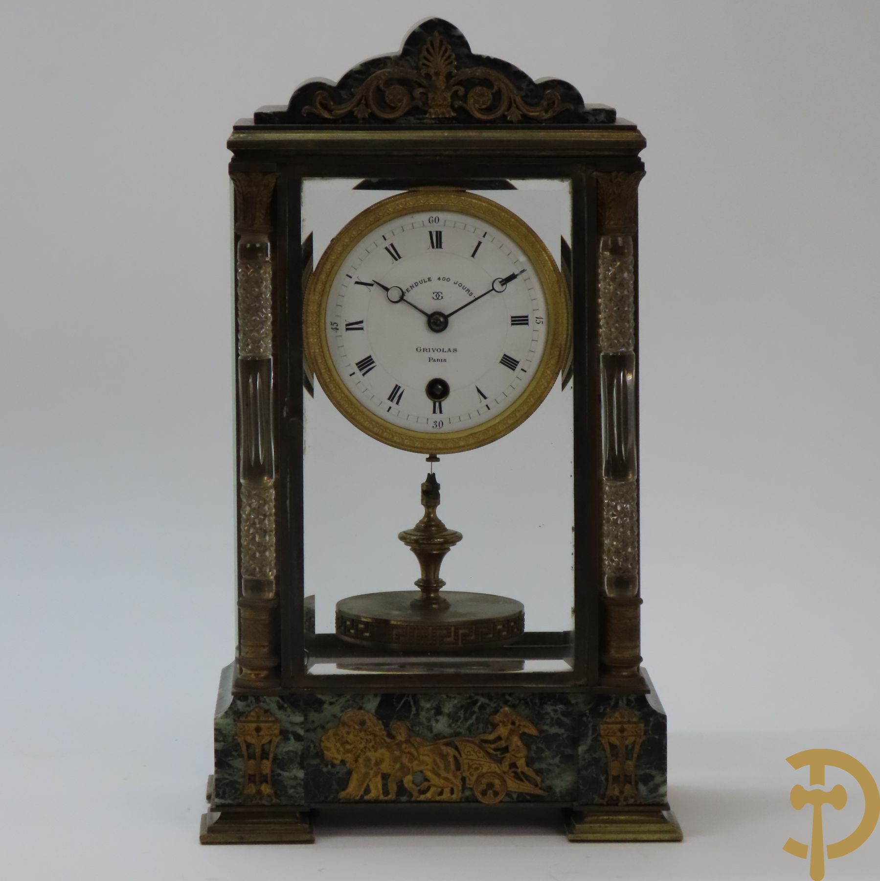 Franse pendule met bronzen basrelief van cupido