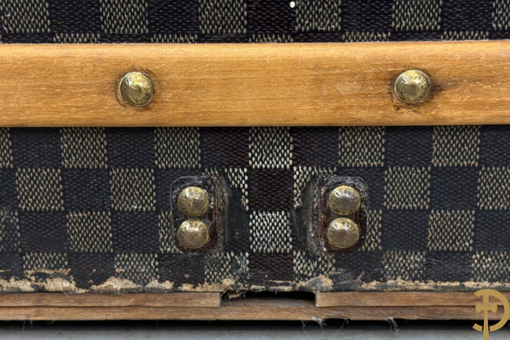 Antieke reiskoffer Louis Vuitton met houten latten, genummerd N41601, met bijhorende sleutel