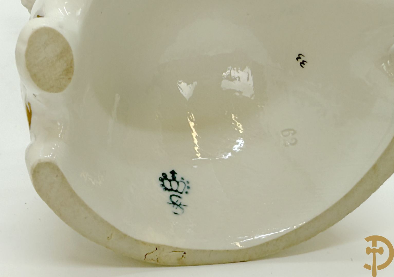 Vijf porseleinen lieftallige figuren, Unterweisbach en Sax + 2 porseleinen consooltjes met rocailles