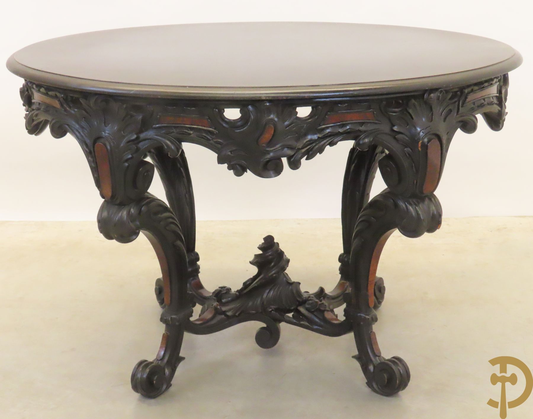 Napoleon III bijzettafel met gesculpteerde rocailles, 19e