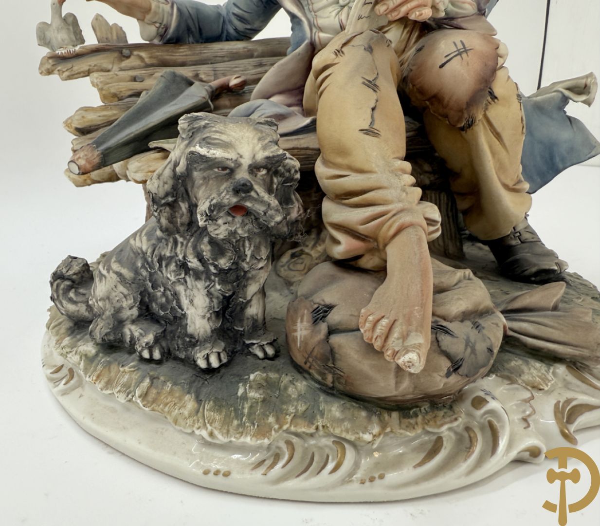 Zes porseleinen groepen Capo di Monte : Paarden met koets, oude man op bank, dame met kinderen, cupido