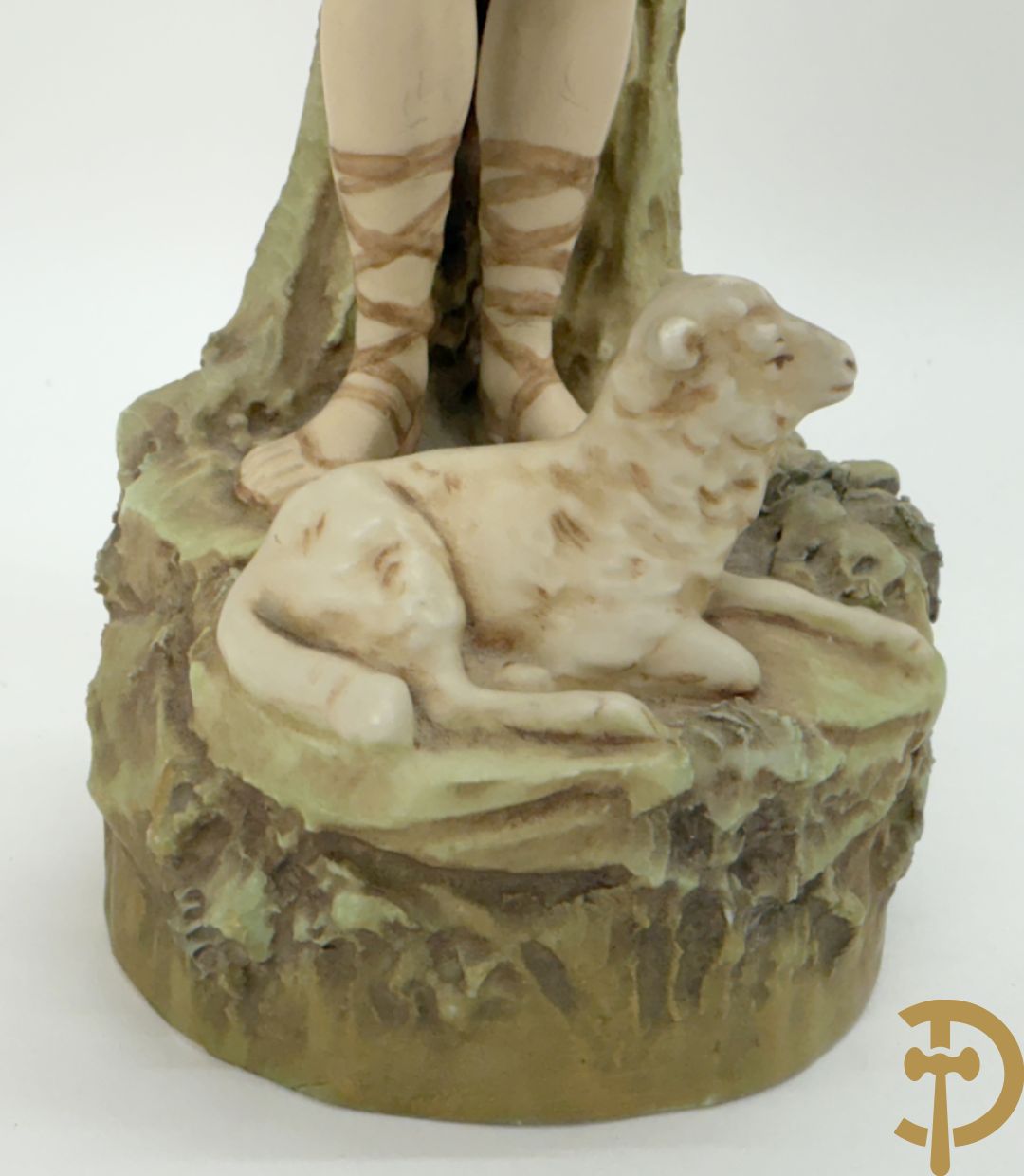 Herderspaar met ram in Royal Dux, onderaan gemerkt 351 en 352