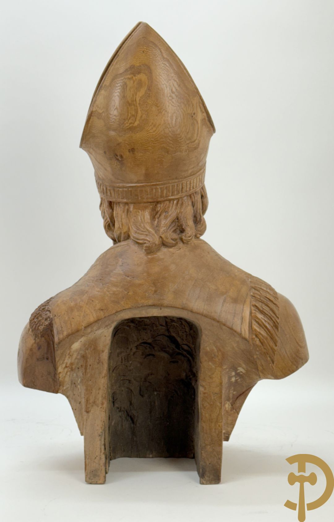 Houtgesculpteerde buste van Sint Elooi