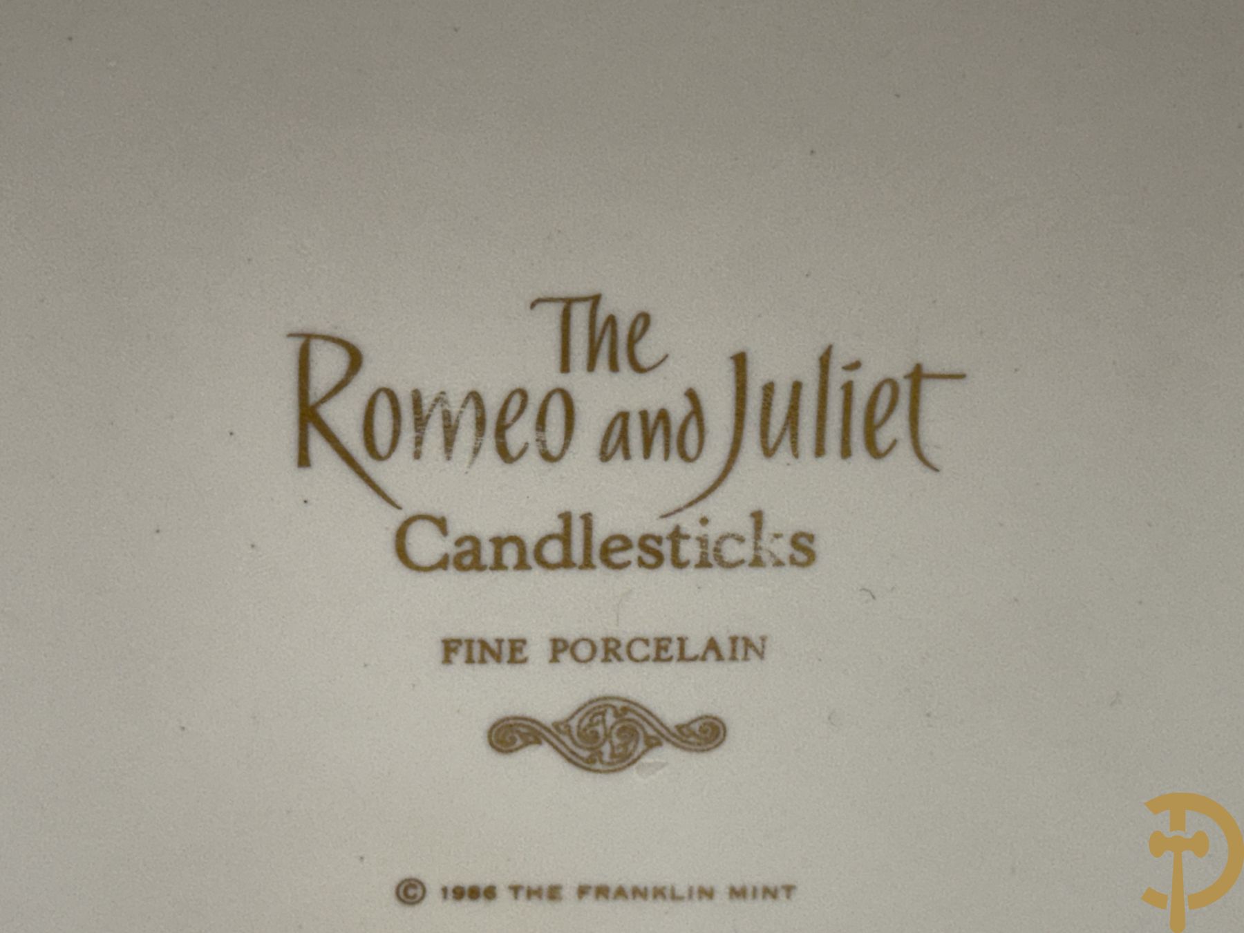 Paar porseleinen kandelaars van Franklin Mint 1986 uit de Romeo & Julia collection