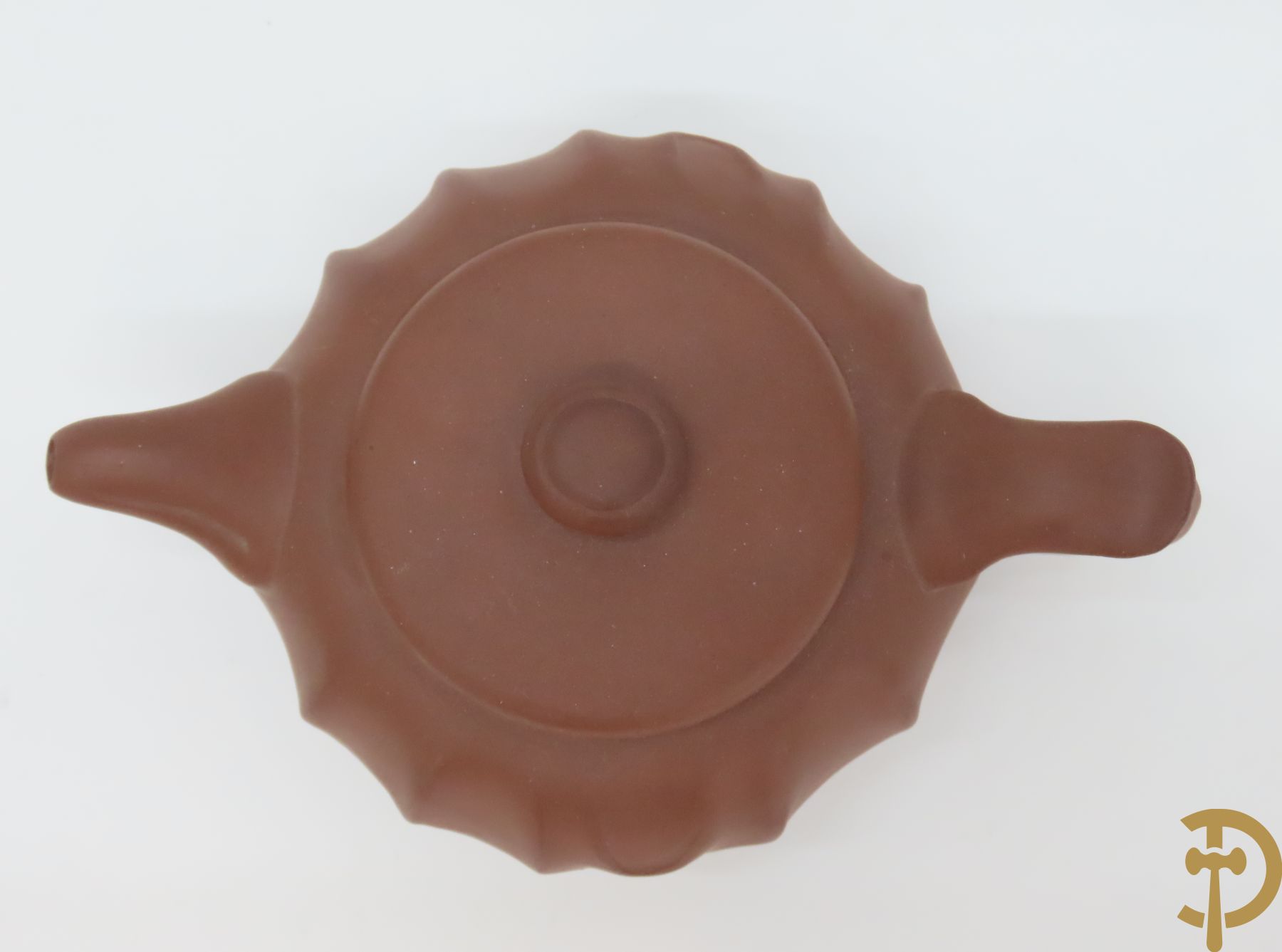 Geajoureerde theestoof in terra cotta +Yixing theepot