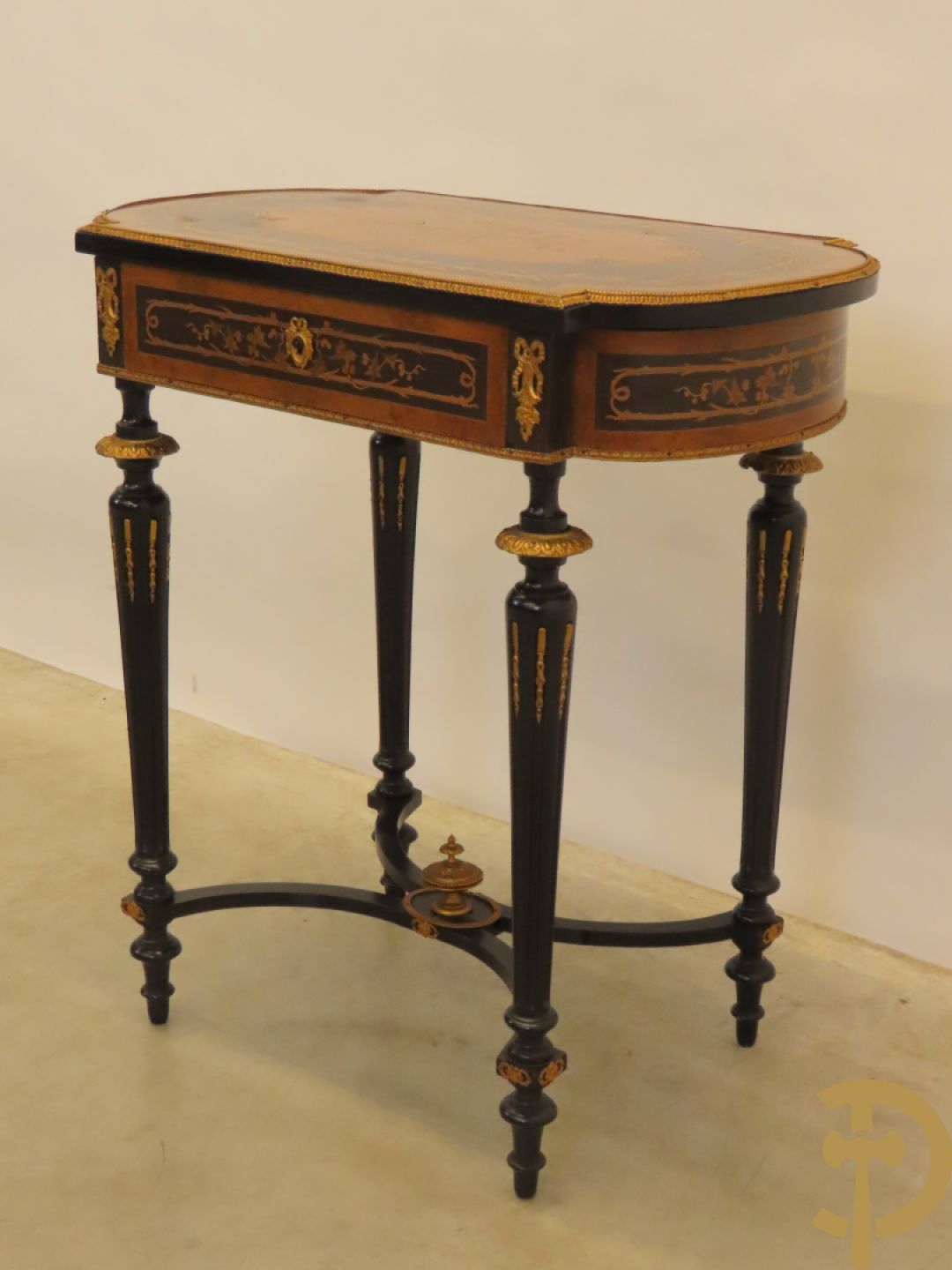 Napoleon III openklapbare opschiktafel/naaitafel met bloemenmarquetterie en amfoor in bovenblad, 19e