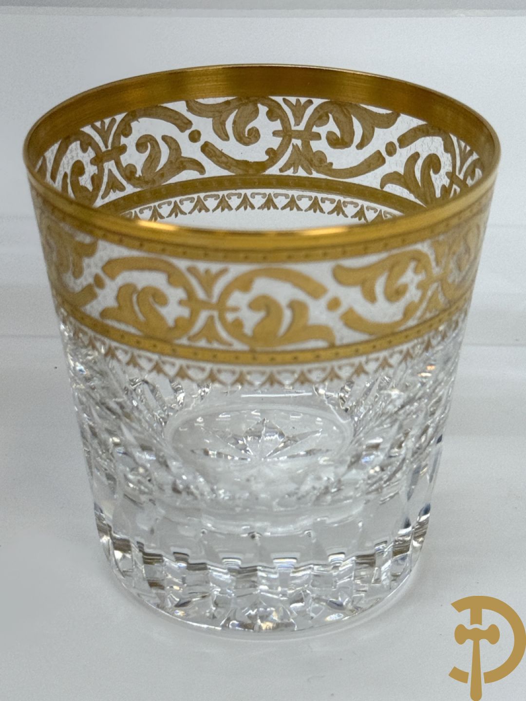 Set van 5 whiskey glazen, 1 waterglas, 1 witte wijnglas, 1 rode wijnglas, 1 champagnefluit en 
1 Longdrink glas, Saint Louis, model Thistle