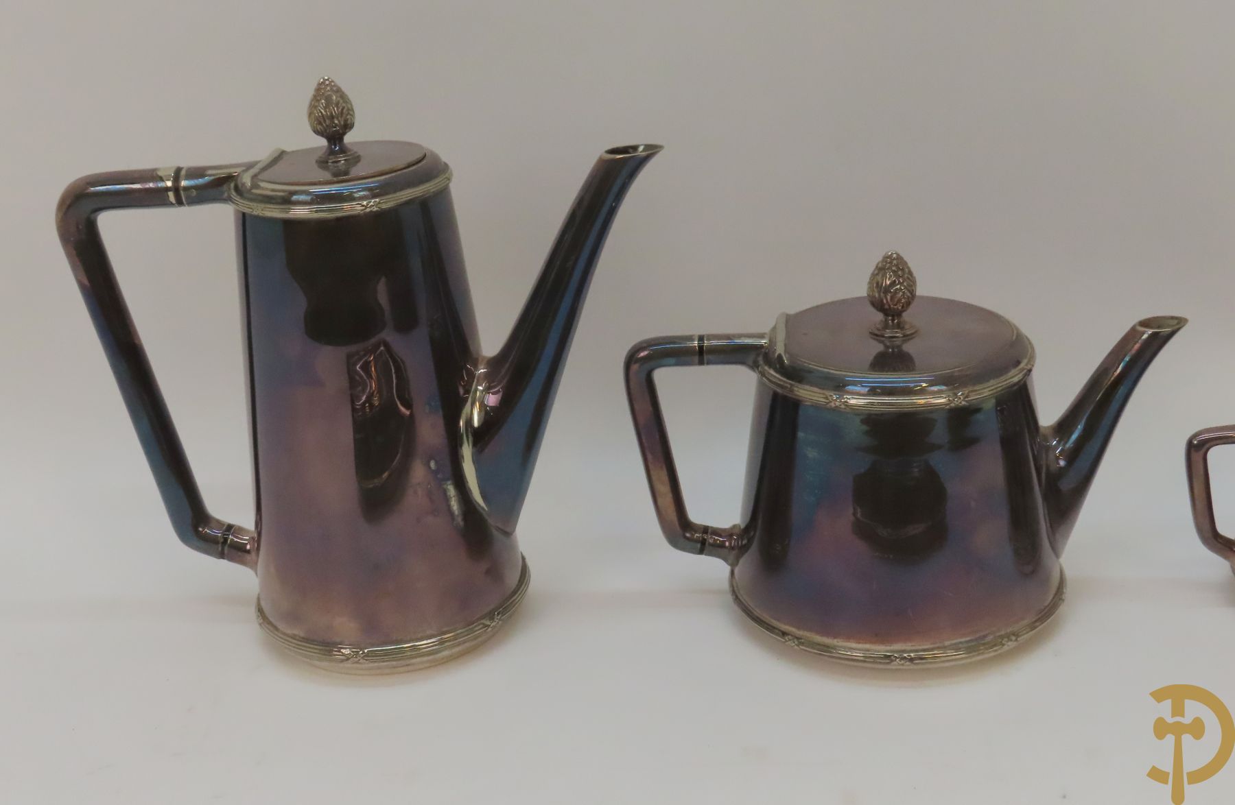 Drie verzilverde koffiestellen op plateau w.o. Wiskemann