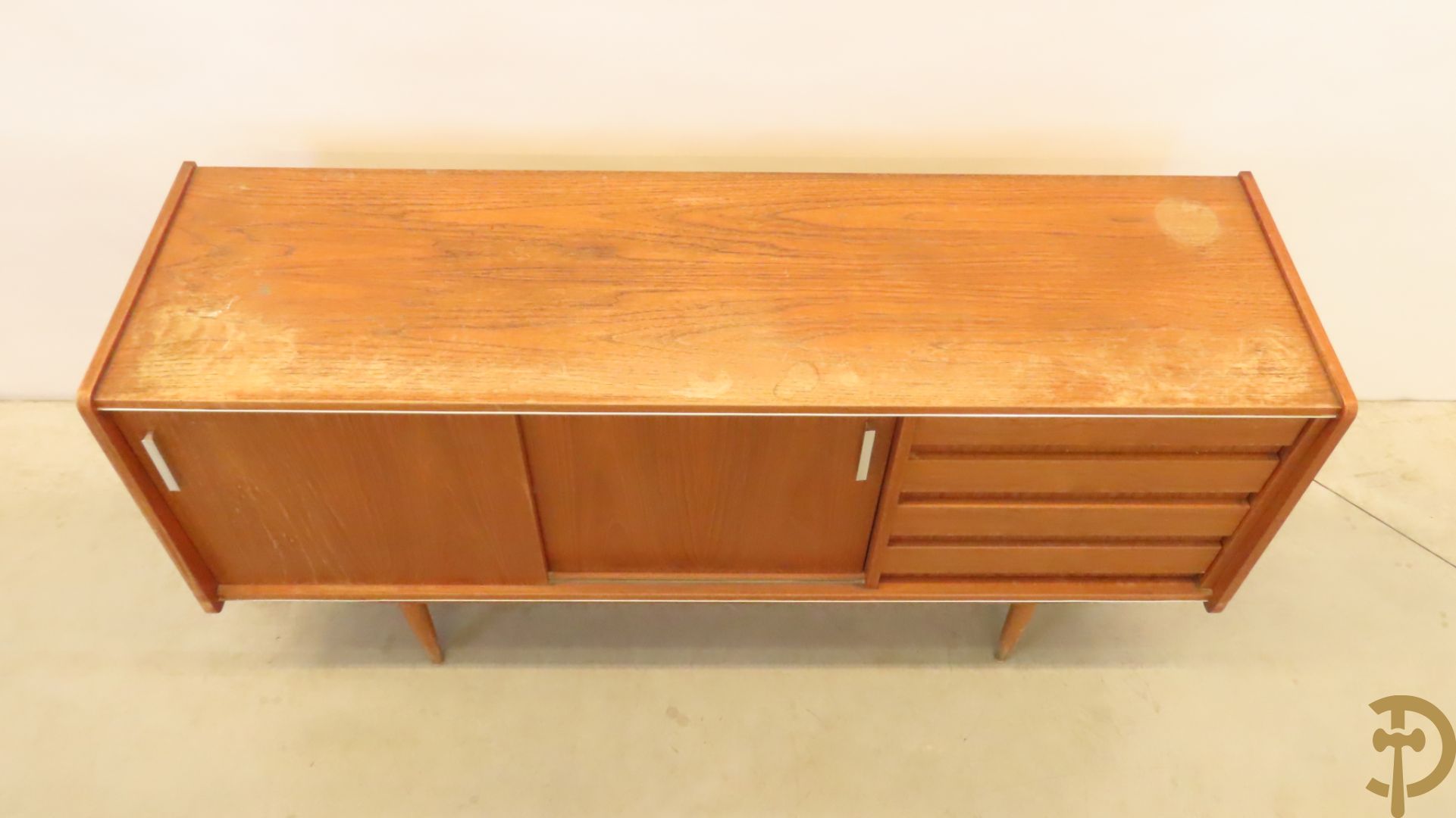 Vintage side board met 4 lades rechts en paar schuifdeuren links