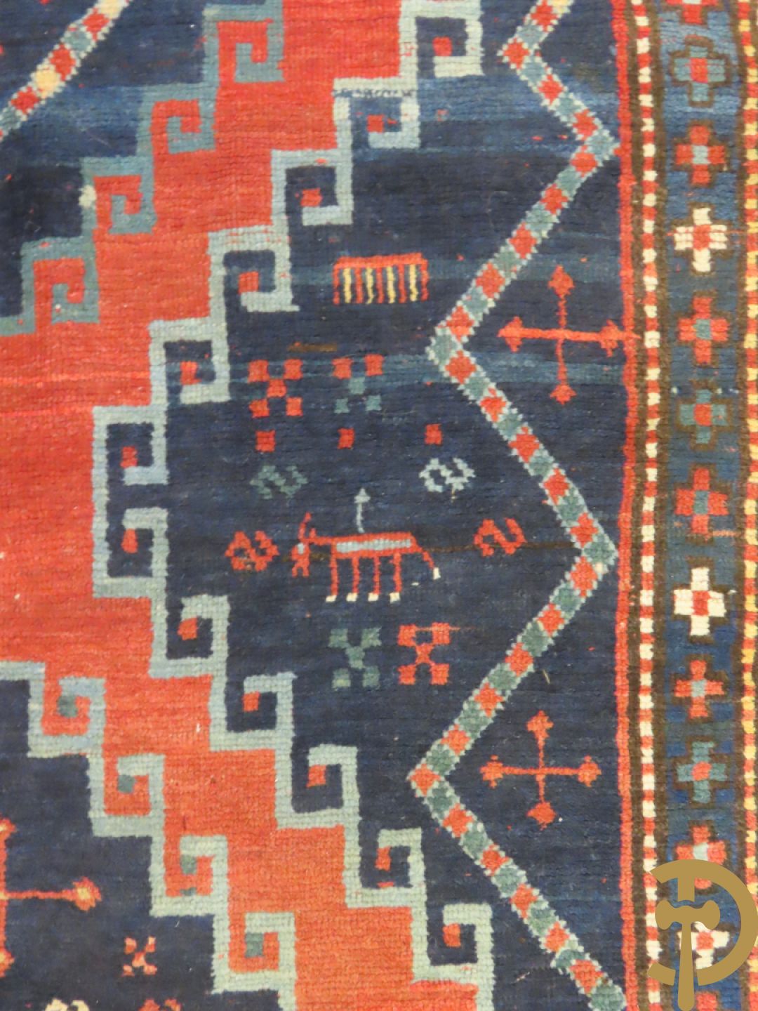 Oosterse handgeknoopt tapijt Kaukasus met geometrische motieven op blauwe fond