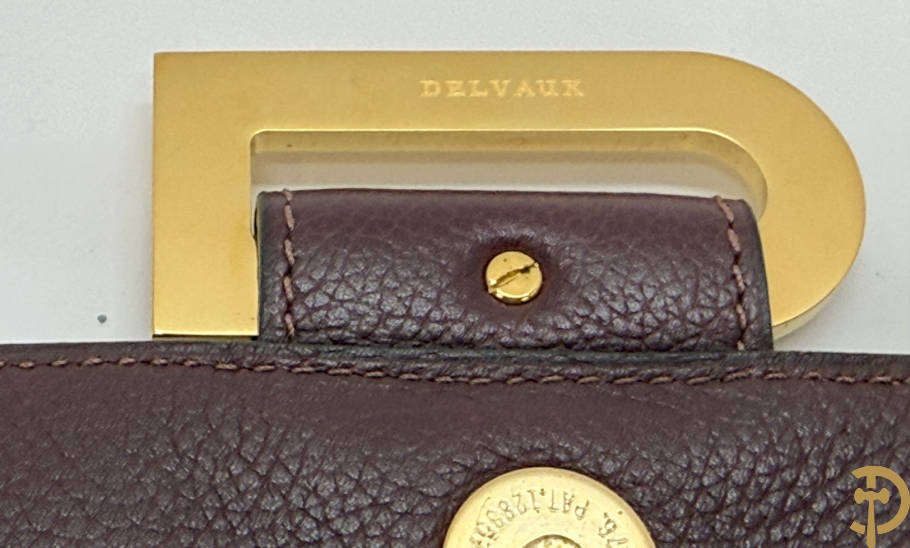 Mooi lederen auberginekleurige handtas Delvaux met bijhorende zak