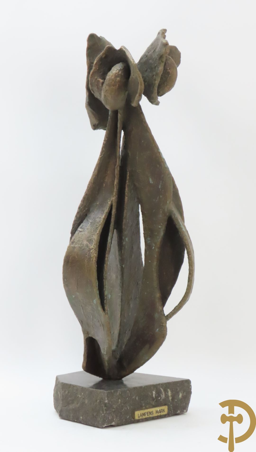 Lampens Marc (van) LM gemonogrammeerd - Bronzen gepatineerde bloem