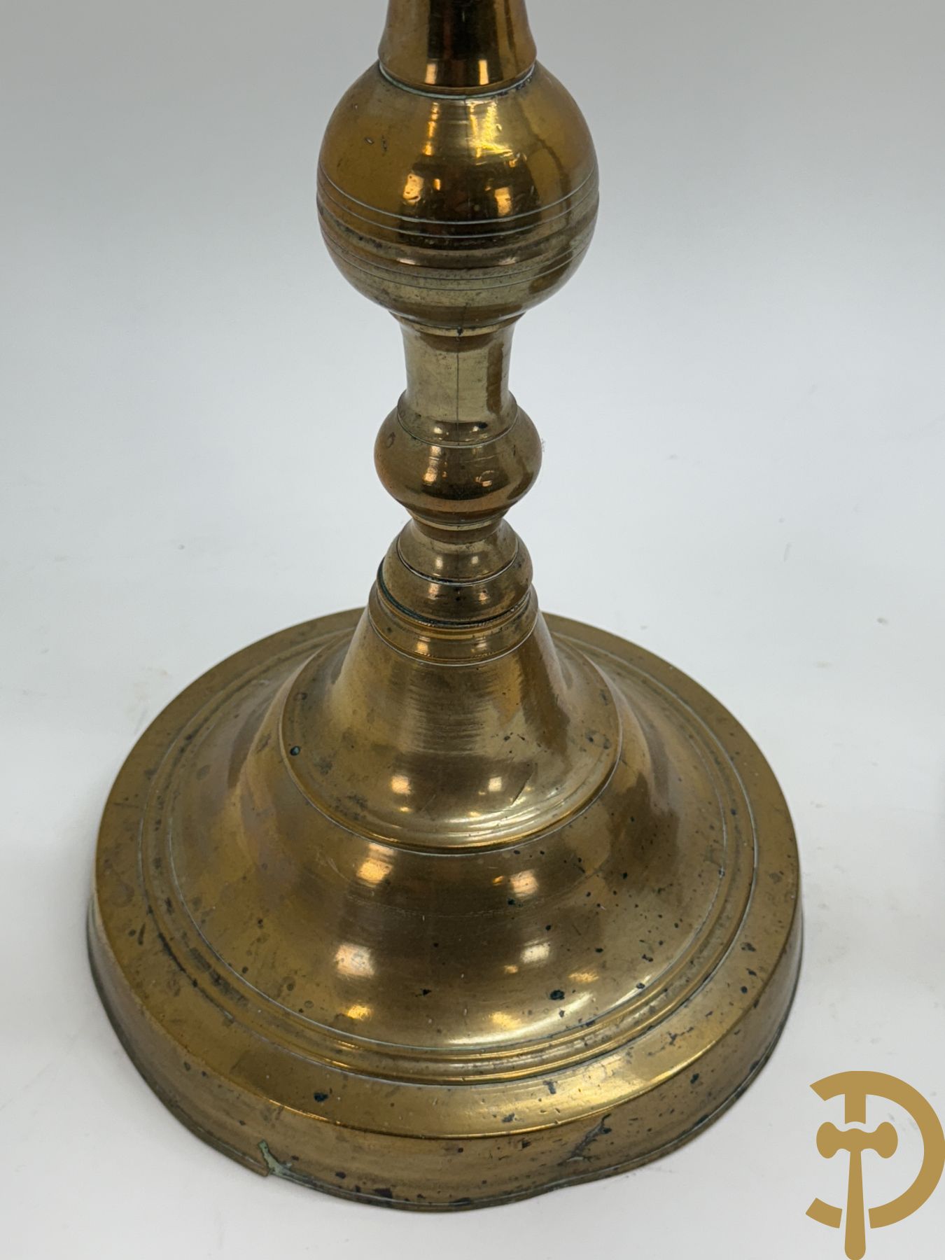 Paar antieke koperen kandelaars